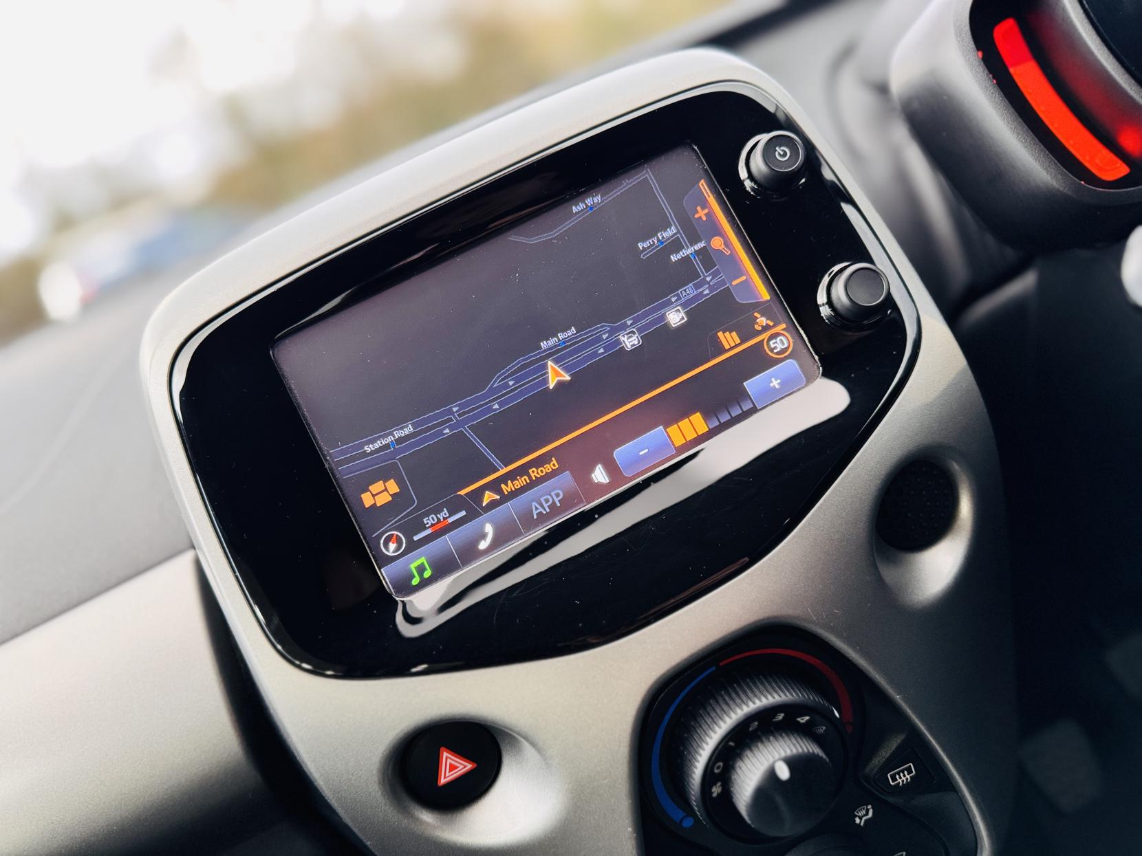 Toyota AYGO 1.0 VVT-i x-play Hatchback 5dr Petrol Manual Euro 6 (68 ps)