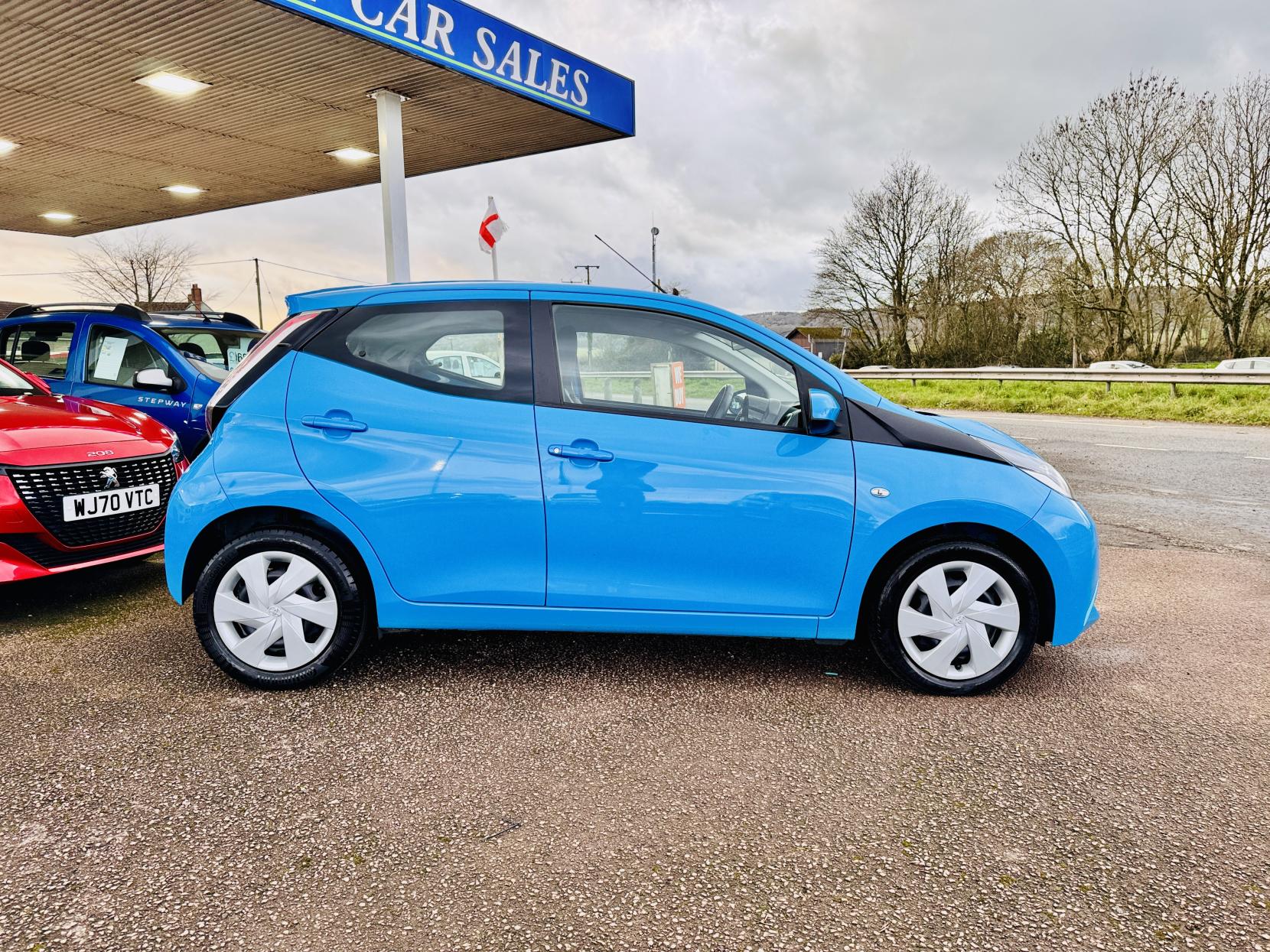 Toyota AYGO 1.0 VVT-i x-play Hatchback 5dr Petrol Manual Euro 6 (68 ps)