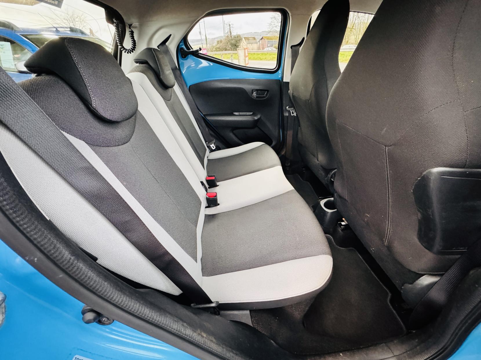 Toyota AYGO 1.0 VVT-i x-play Hatchback 5dr Petrol Manual Euro 6 (68 ps)