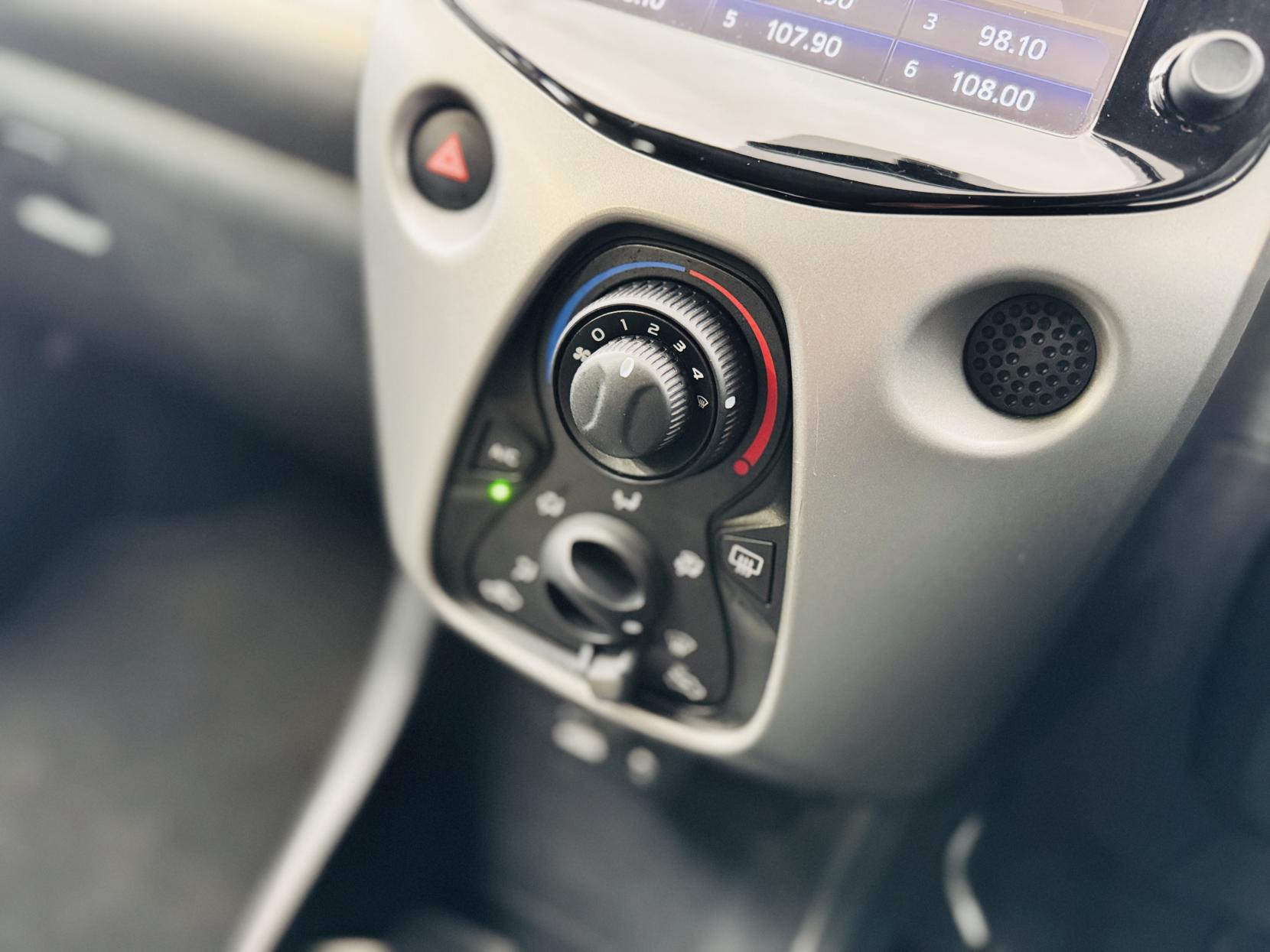 Toyota AYGO 1.0 VVT-i x-play Hatchback 5dr Petrol Manual Euro 6 (68 ps)