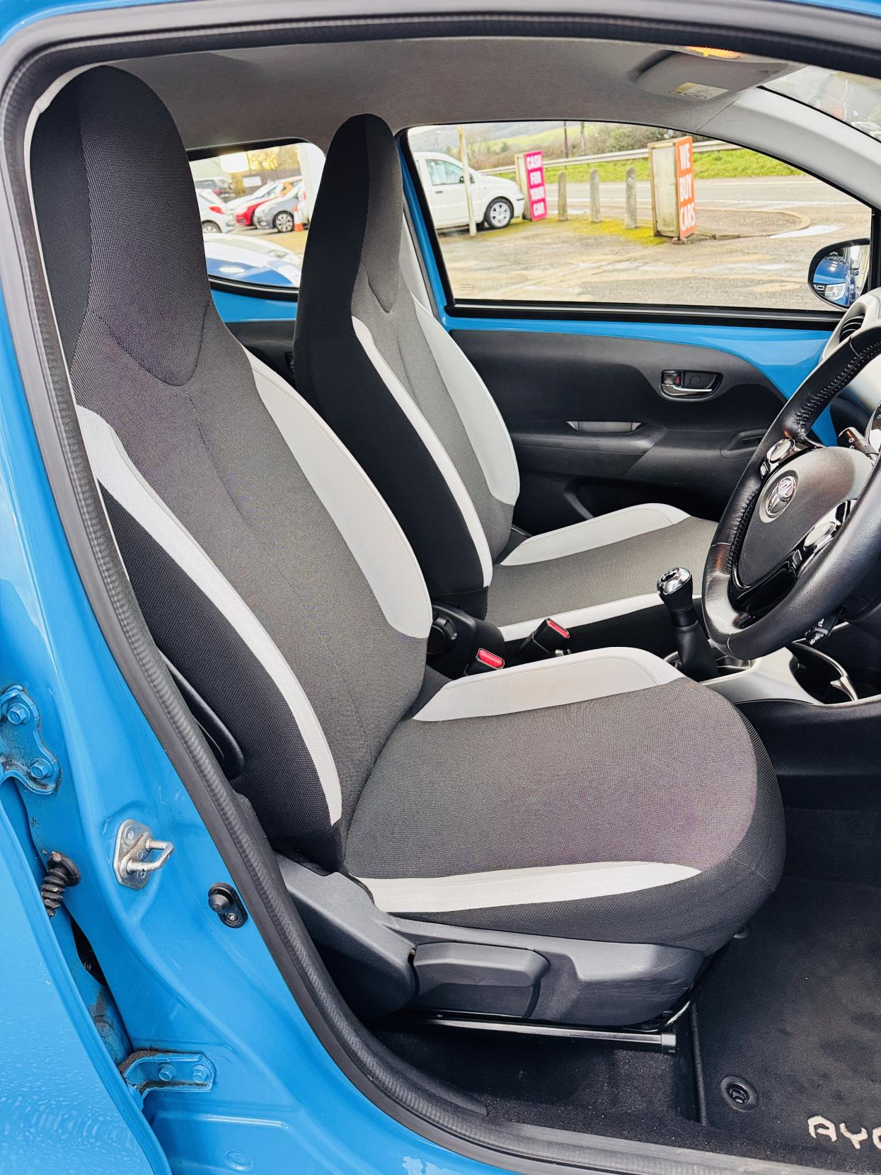 Toyota AYGO 1.0 VVT-i x-play Hatchback 5dr Petrol Manual Euro 6 (68 ps)