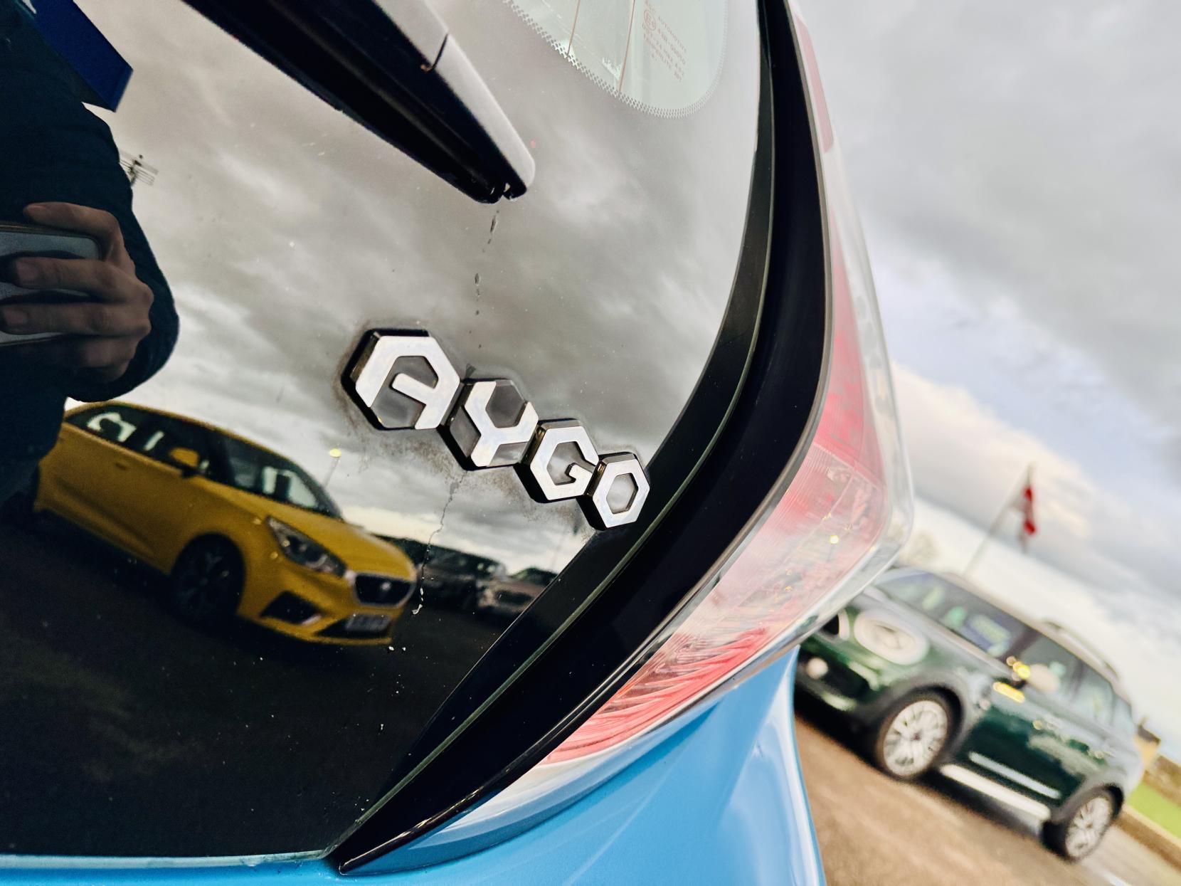 Toyota AYGO 1.0 VVT-i x-play Hatchback 5dr Petrol Manual Euro 6 (68 ps)