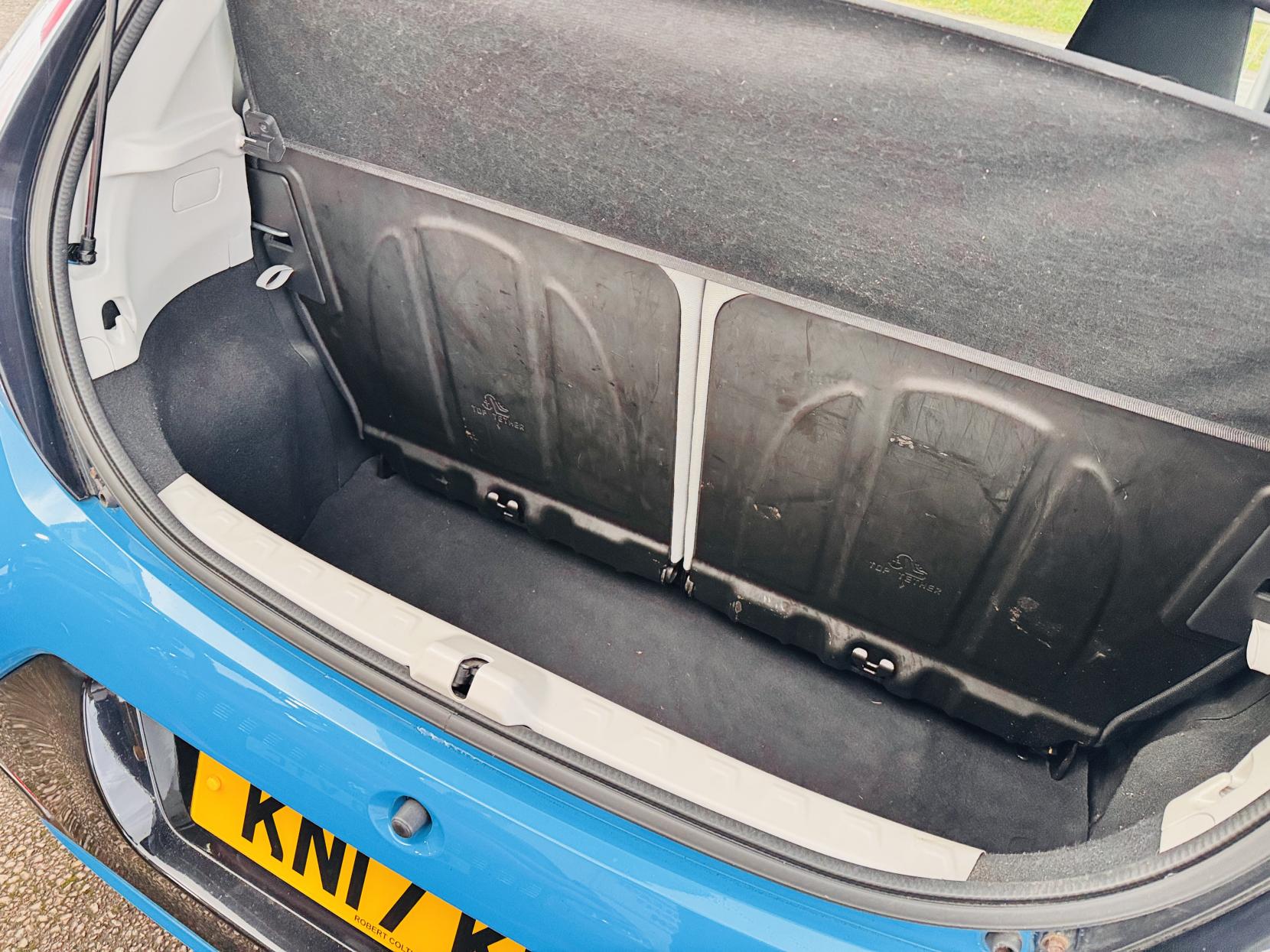 Toyota AYGO 1.0 VVT-i x-play Hatchback 5dr Petrol Manual Euro 6 (68 ps)