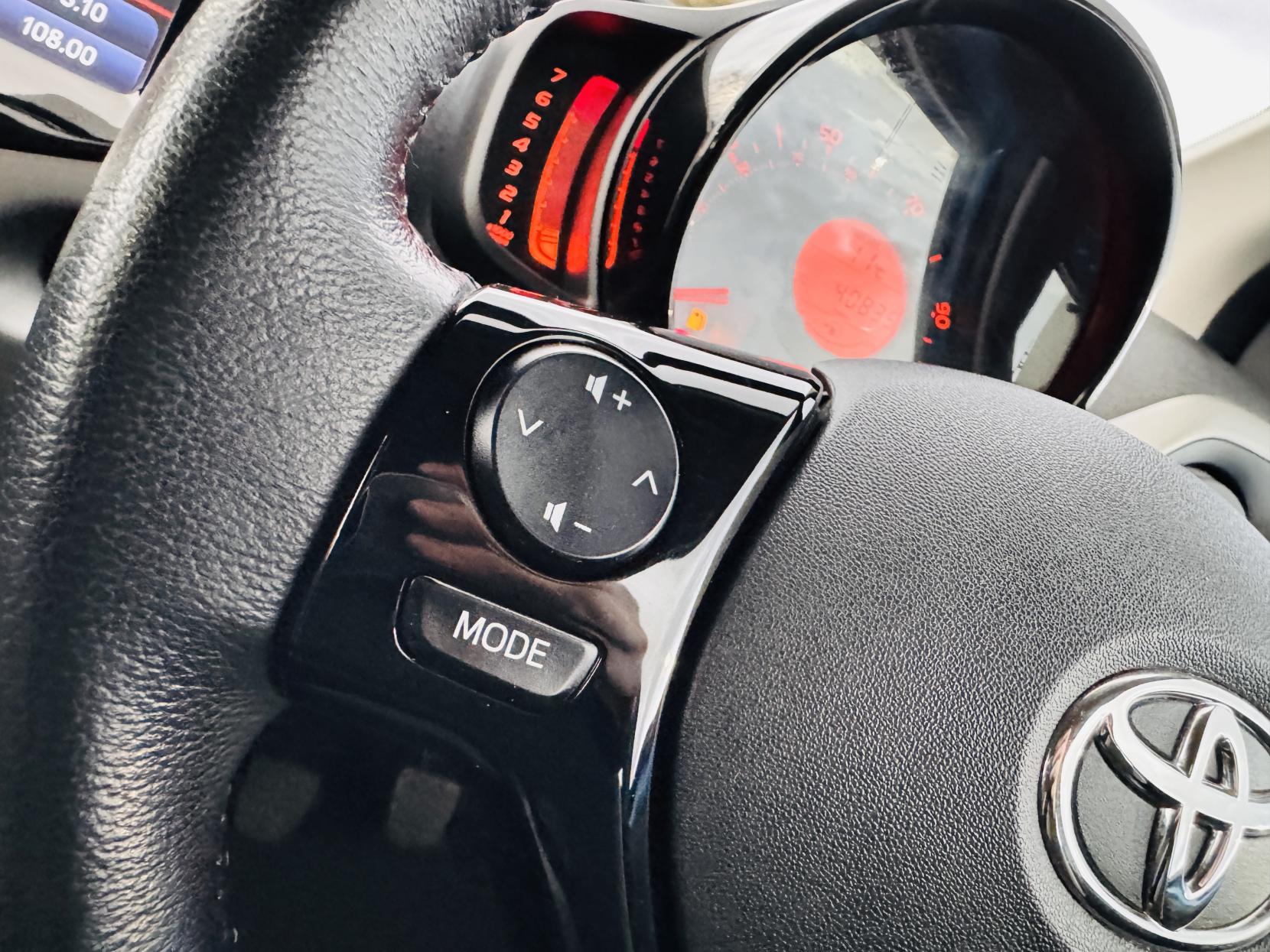 Toyota AYGO 1.0 VVT-i x-play Hatchback 5dr Petrol Manual Euro 6 (68 ps)