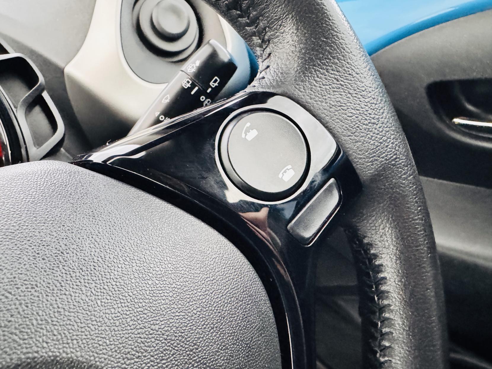 Toyota AYGO 1.0 VVT-i x-play Hatchback 5dr Petrol Manual Euro 6 (68 ps)