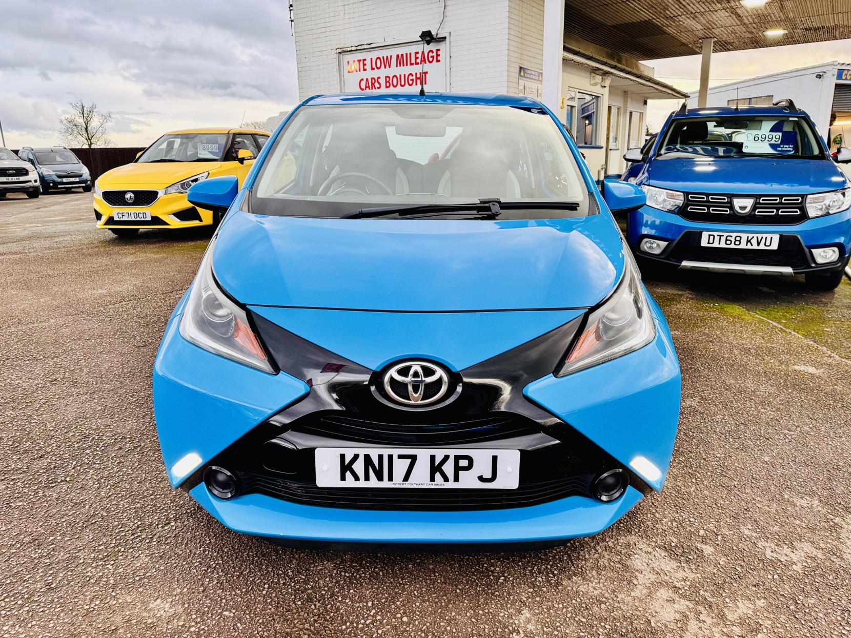 Toyota AYGO 1.0 VVT-i x-play Hatchback 5dr Petrol Manual Euro 6 (68 ps)