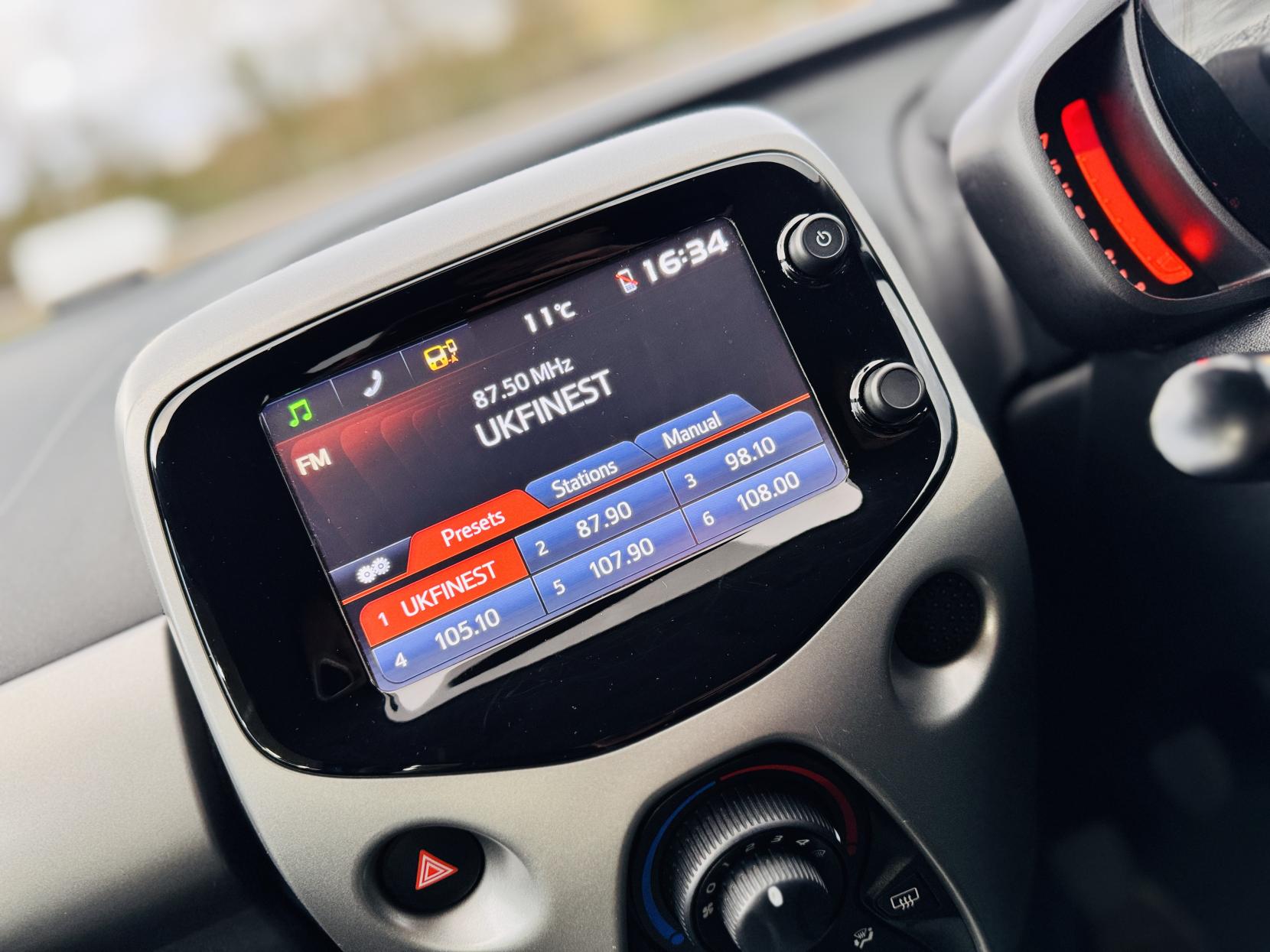 Toyota AYGO 1.0 VVT-i x-play Hatchback 5dr Petrol Manual Euro 6 (68 ps)