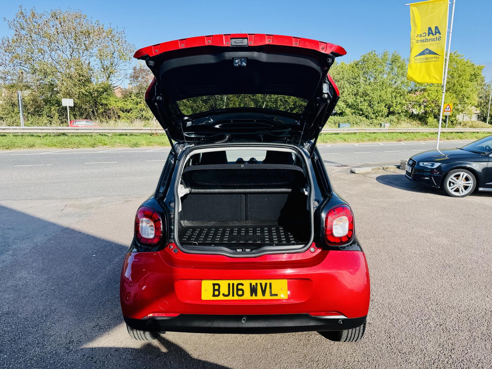 Smart forfour 0.9T Prime (Premium Plus) Hatchback 5dr Petrol Twinamic Euro 6 (s/s) (90 ps)