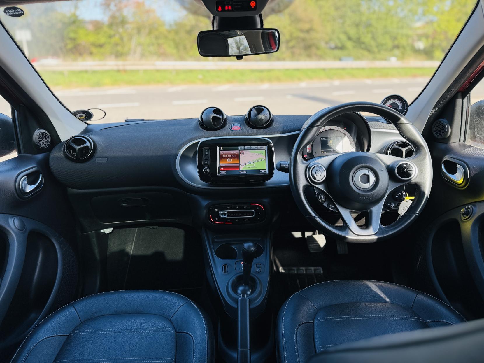 Smart forfour 0.9T Prime (Premium Plus) Hatchback 5dr Petrol Twinamic Euro 6 (s/s) (90 ps)