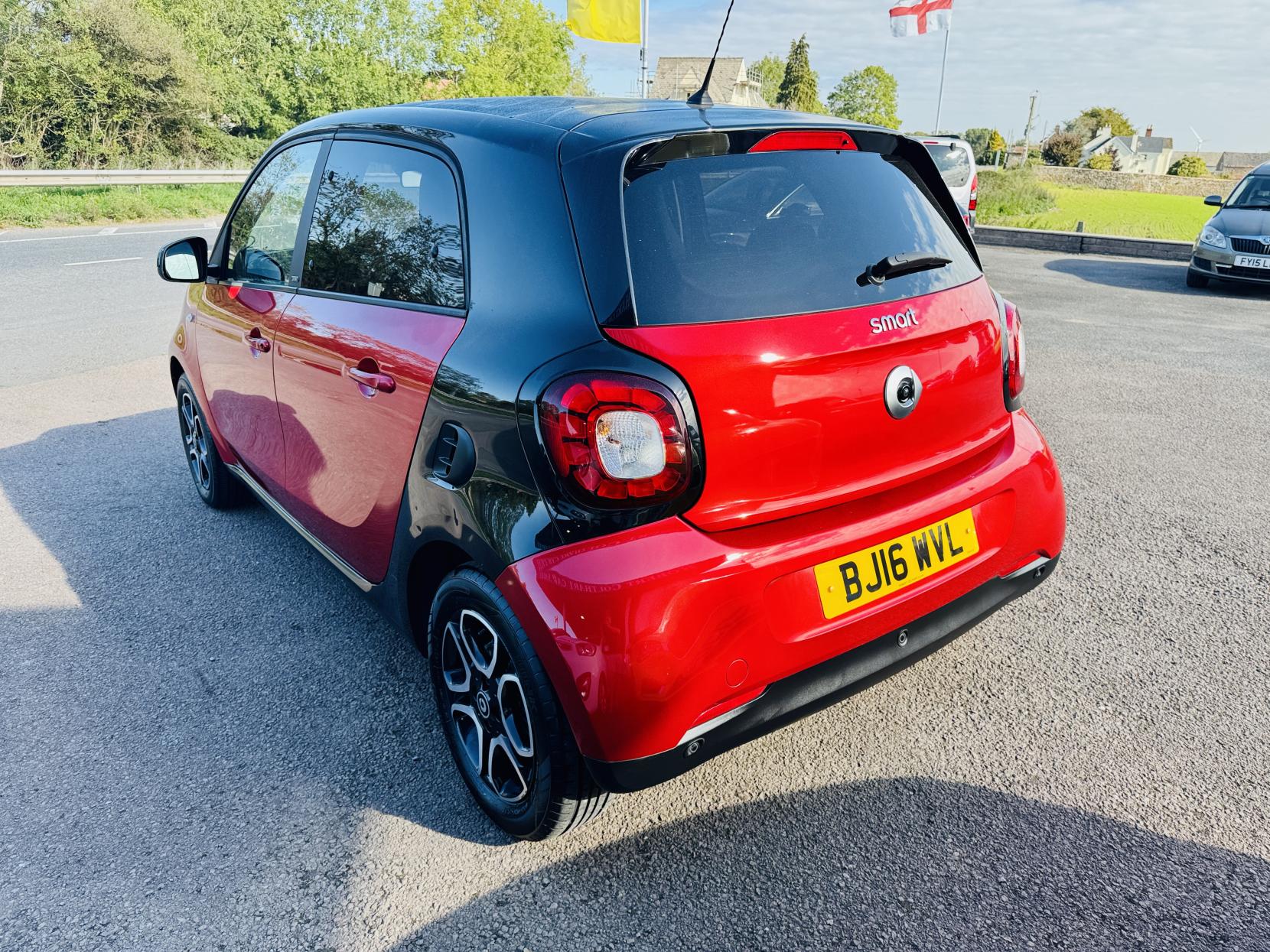 Smart forfour 0.9T Prime (Premium Plus) Hatchback 5dr Petrol Twinamic Euro 6 (s/s) (90 ps)