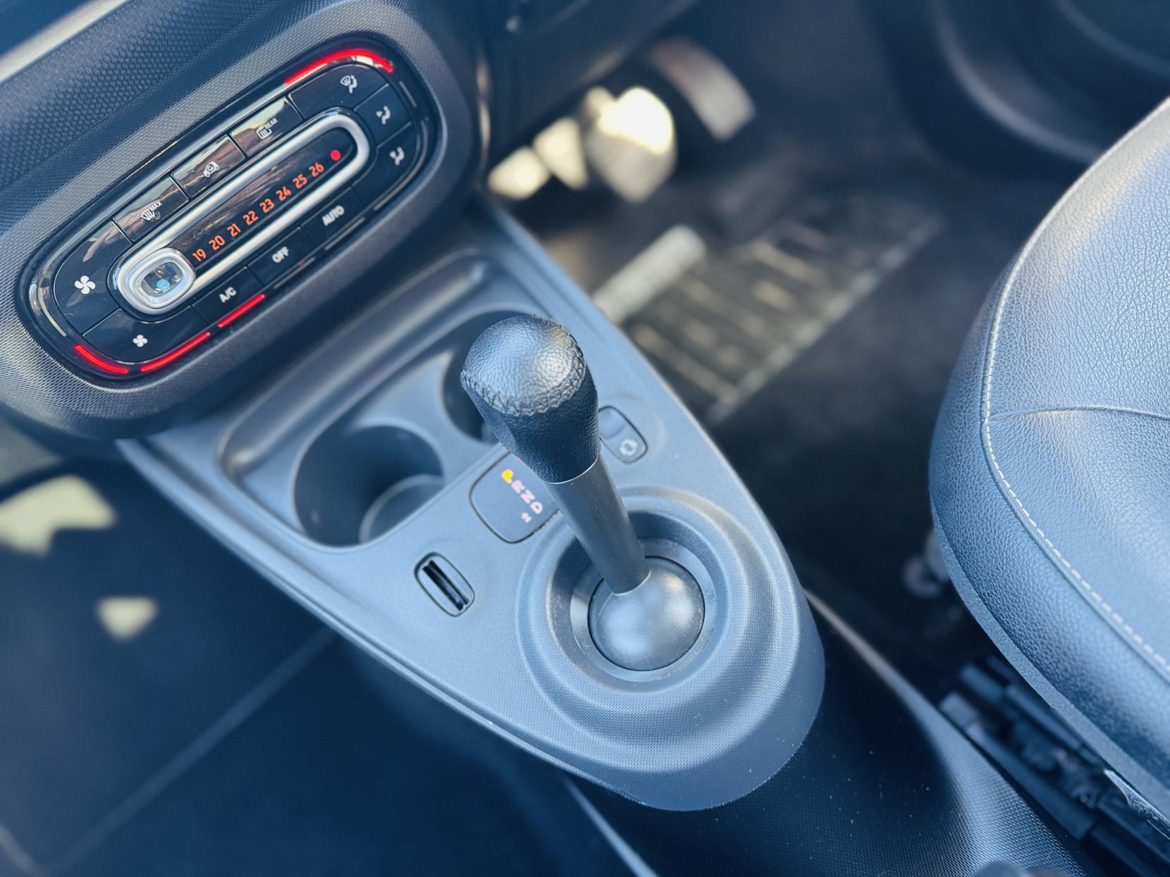 Smart forfour 0.9T Prime (Premium Plus) Hatchback 5dr Petrol Twinamic Euro 6 (s/s) (90 ps)