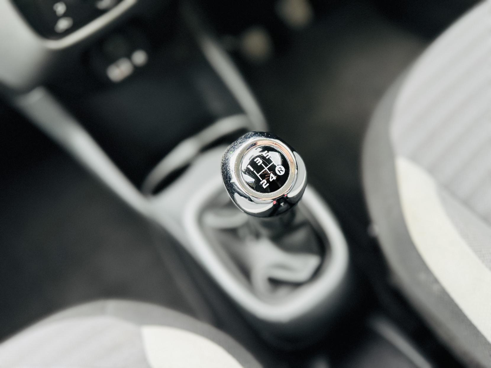 Toyota AYGO 1.0 VVT-i x-play Hatchback 5dr Petrol Manual Euro 6 (71 ps)