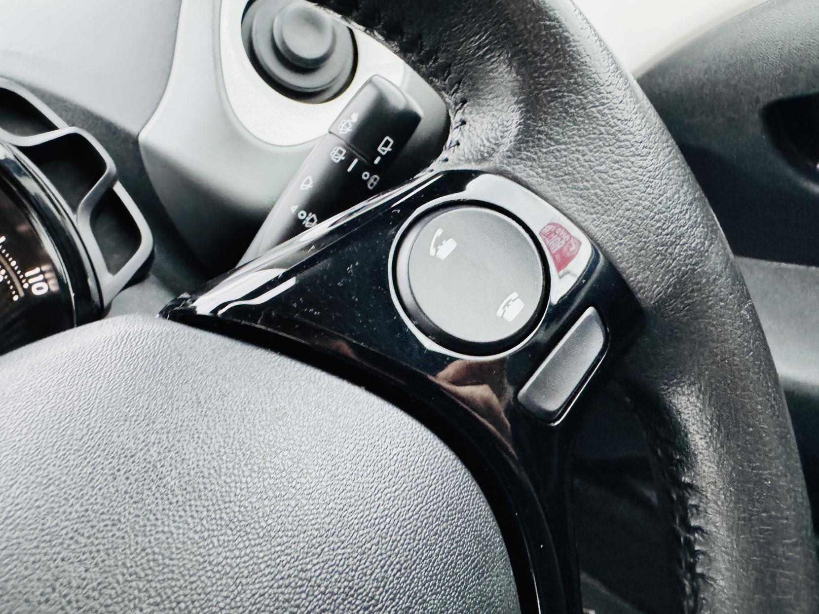 Toyota AYGO 1.0 VVT-i x-play Hatchback 5dr Petrol Manual Euro 6 (71 ps)