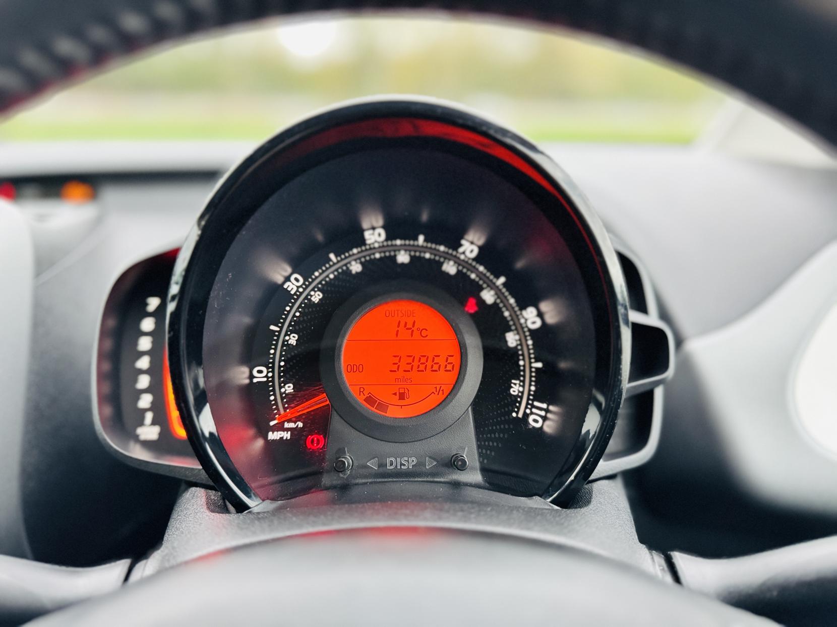 Toyota AYGO 1.0 VVT-i x-play Hatchback 5dr Petrol Manual Euro 6 (71 ps)