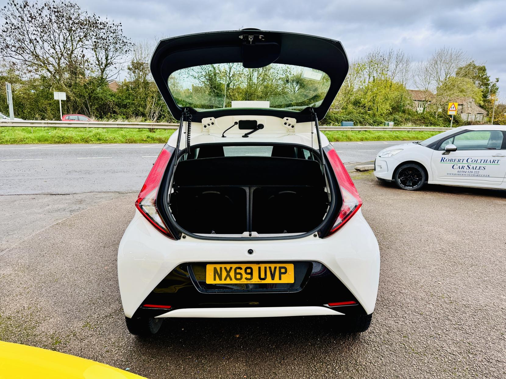 Toyota AYGO 1.0 VVT-i x-play Hatchback 5dr Petrol Manual Euro 6 (71 ps)