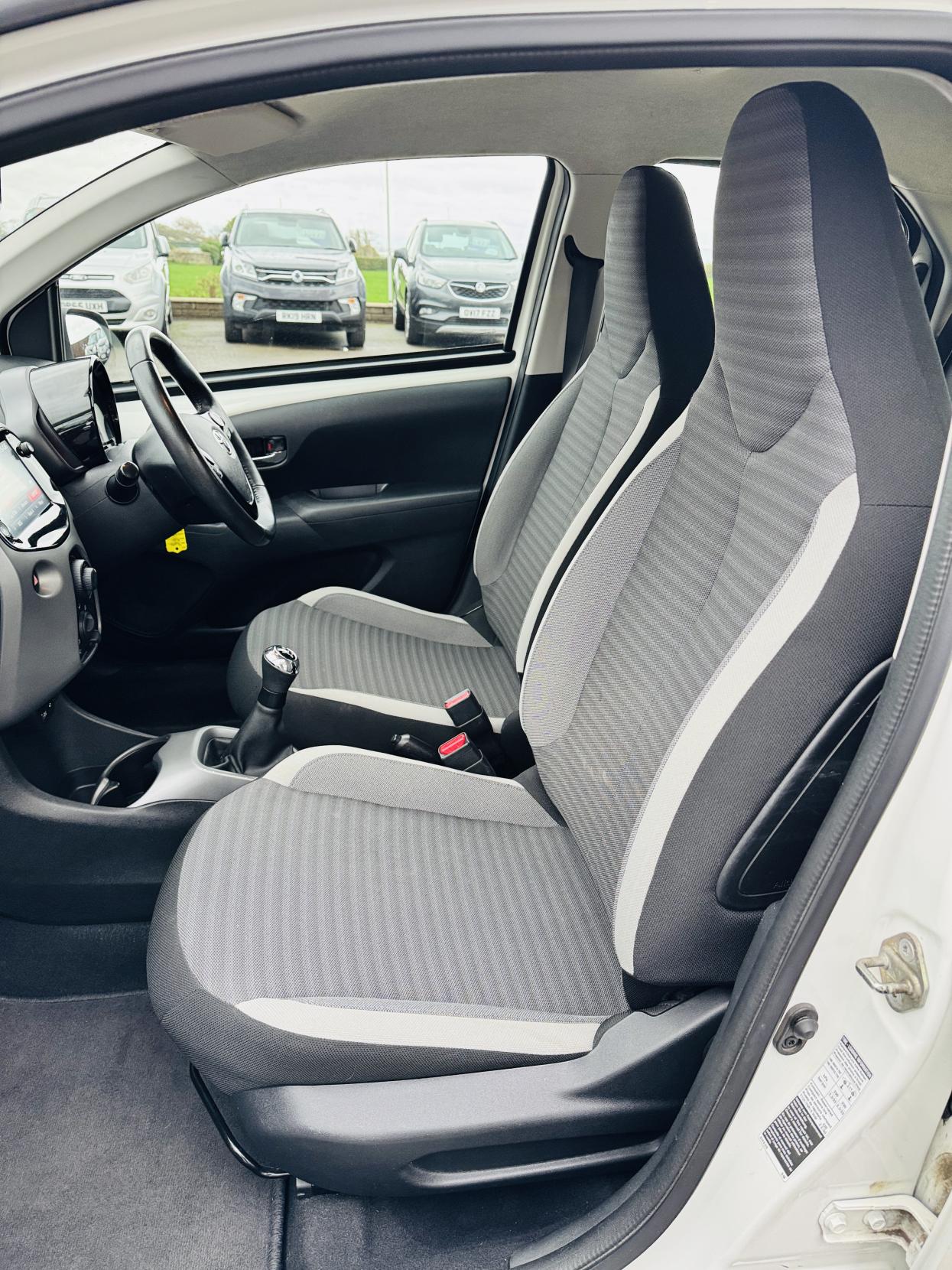 Toyota AYGO 1.0 VVT-i x-play Hatchback 5dr Petrol Manual Euro 6 (71 ps)