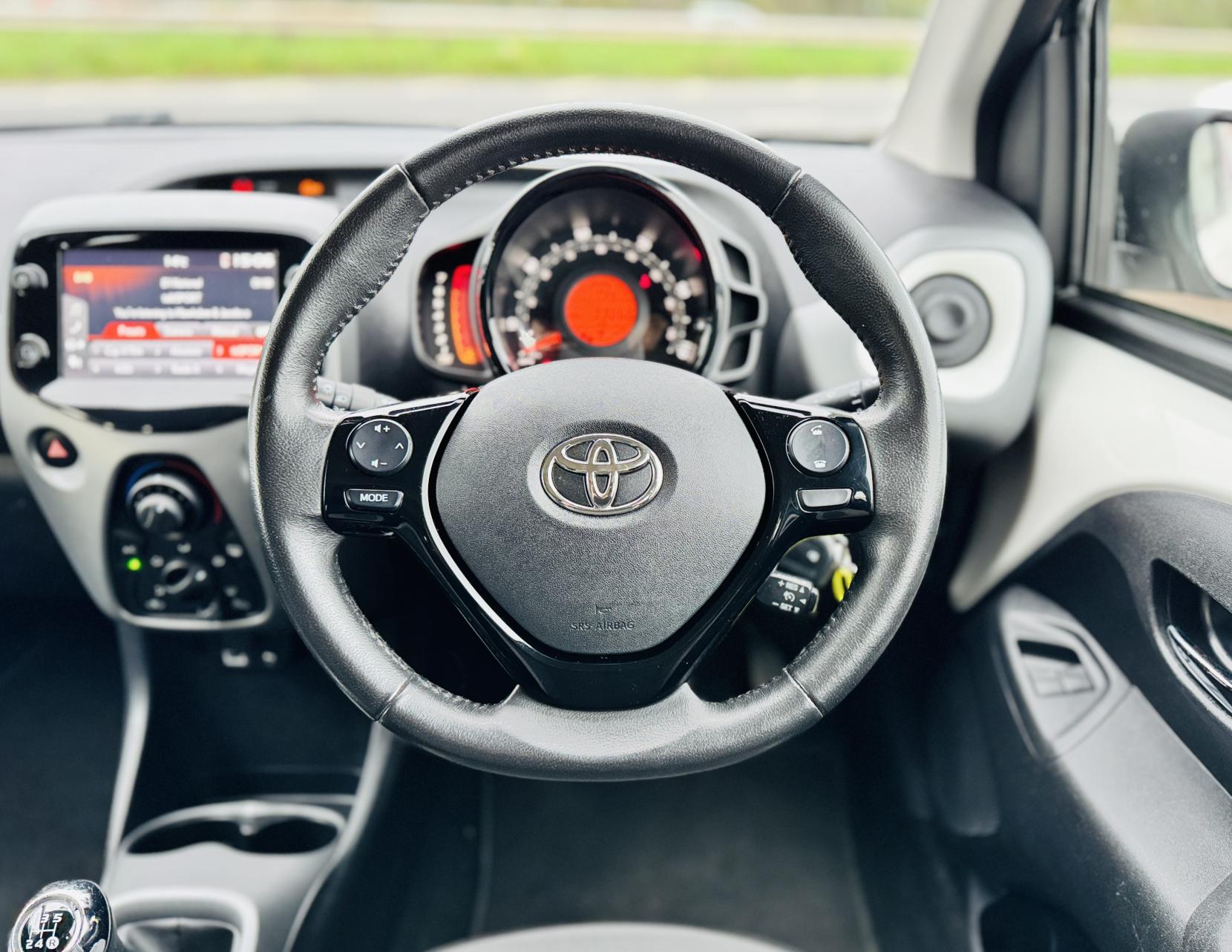 Toyota AYGO 1.0 VVT-i x-play Hatchback 5dr Petrol Manual Euro 6 (71 ps)