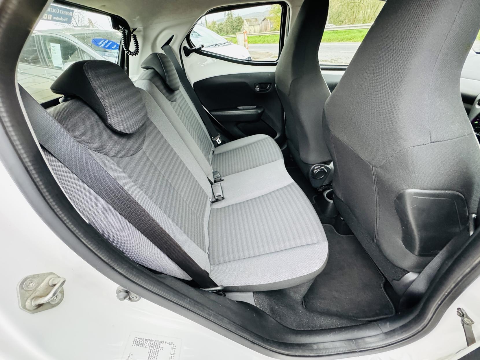 Toyota AYGO 1.0 VVT-i x-play Hatchback 5dr Petrol Manual Euro 6 (71 ps)