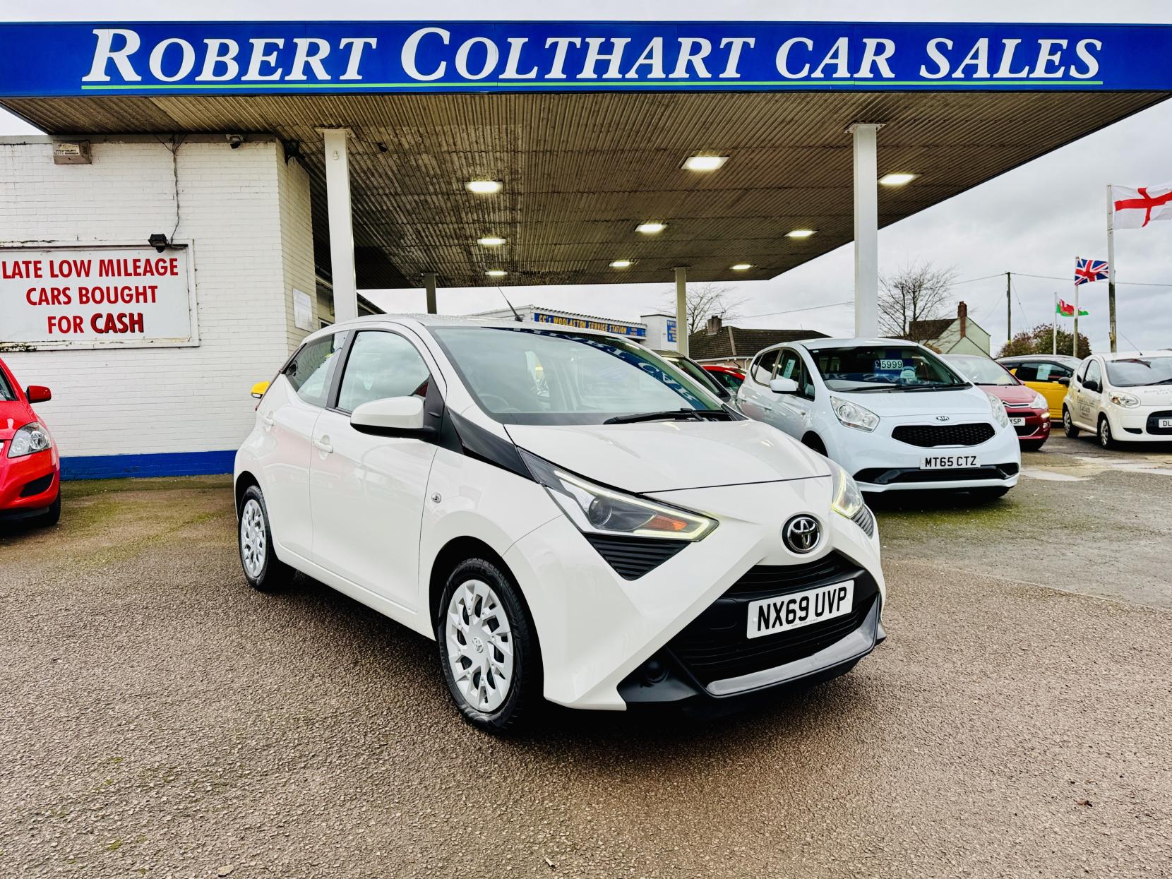 Toyota AYGO 1.0 VVT-i x-play Hatchback 5dr Petrol Manual Euro 6 (71 ps)