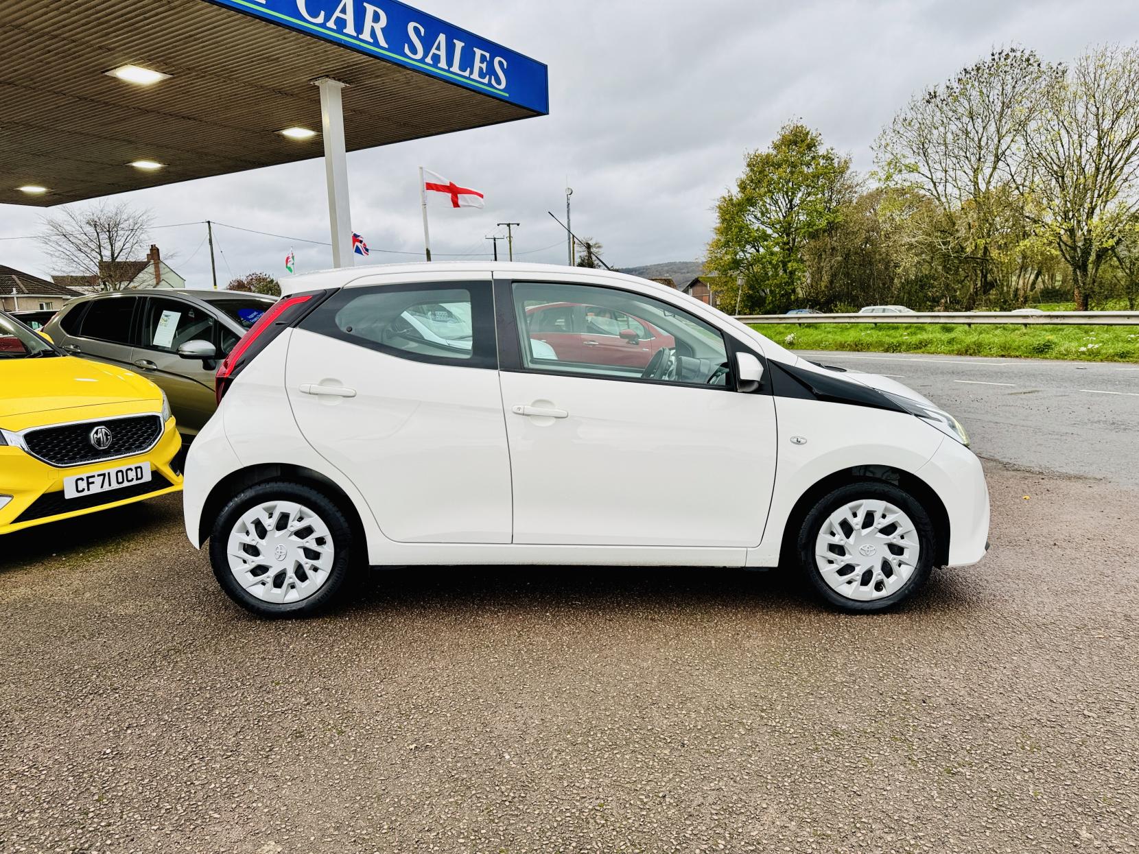 Toyota AYGO 1.0 VVT-i x-play Hatchback 5dr Petrol Manual Euro 6 (71 ps)