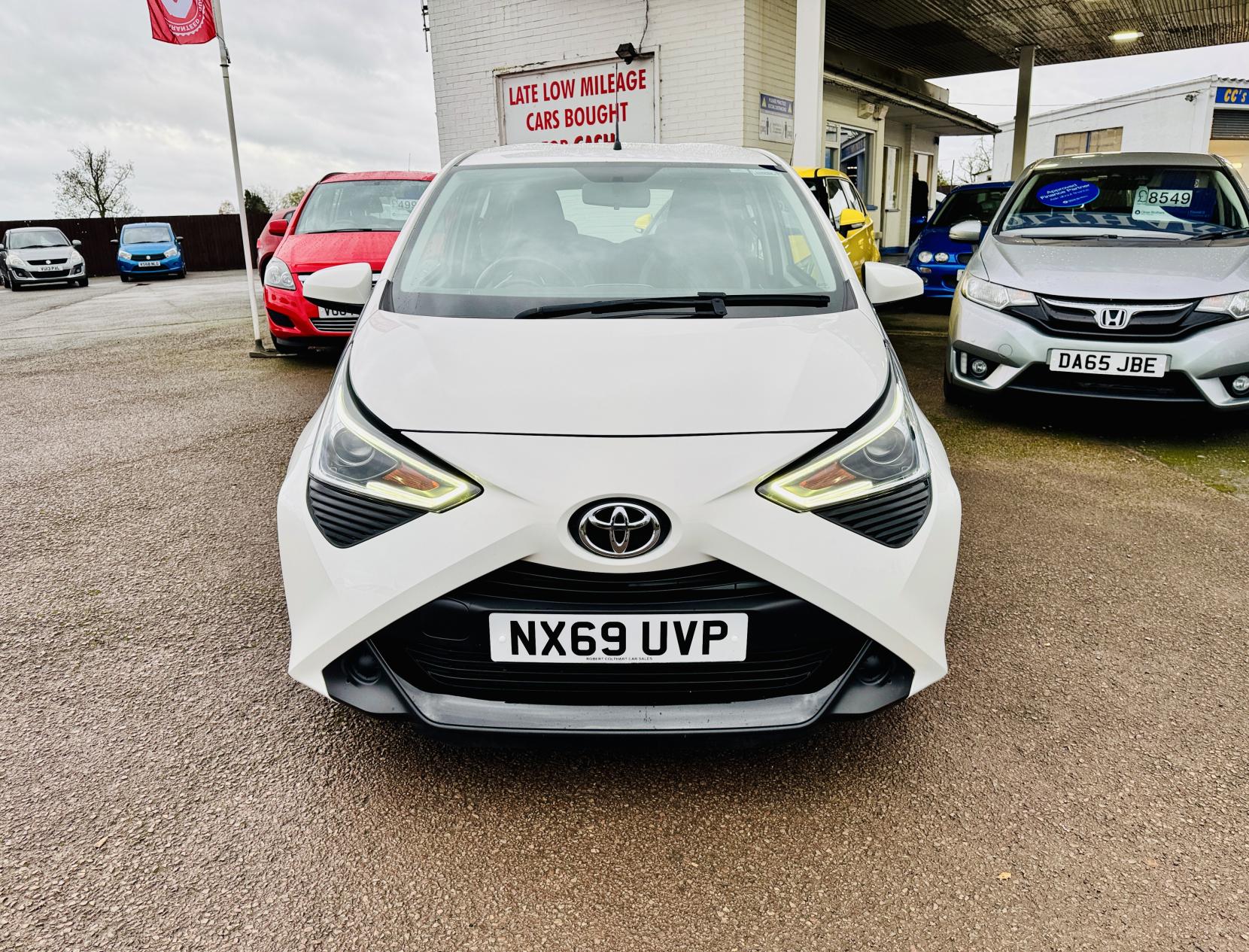 Toyota AYGO 1.0 VVT-i x-play Hatchback 5dr Petrol Manual Euro 6 (71 ps)