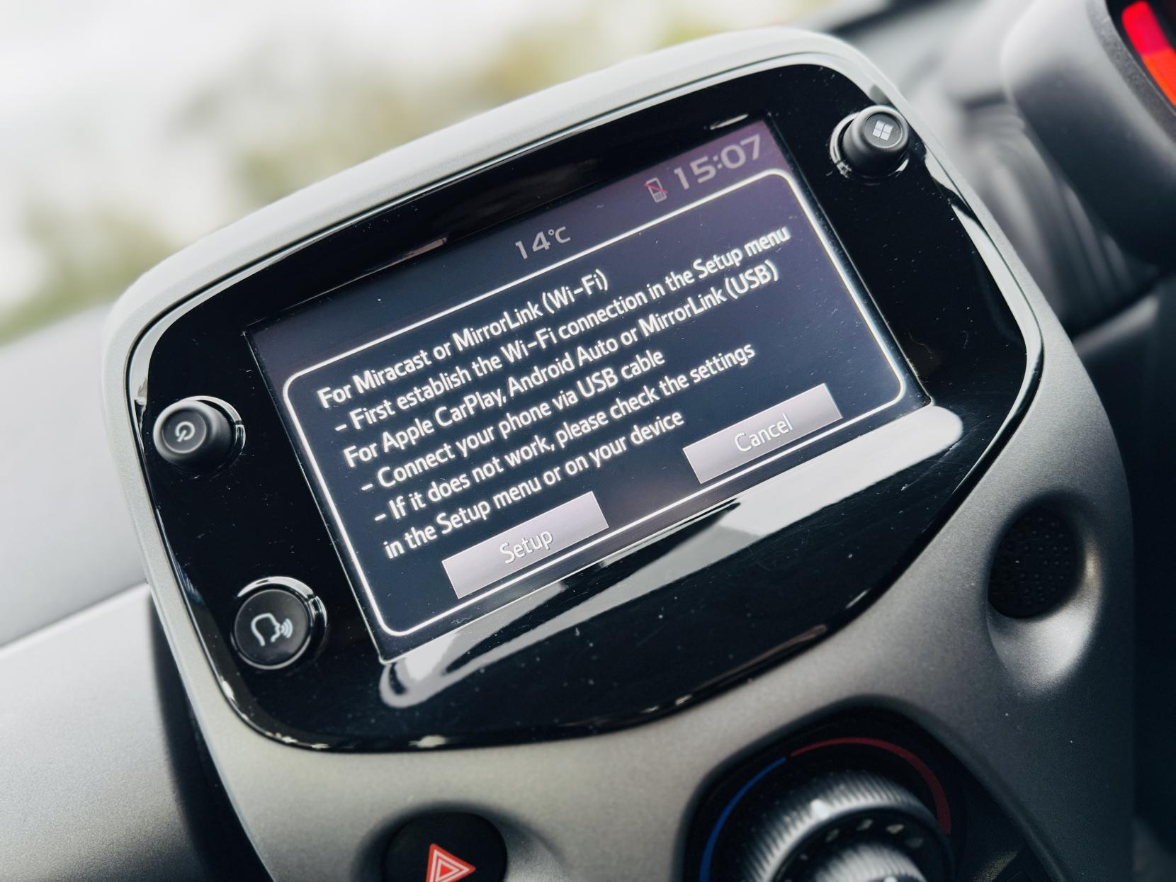 Toyota AYGO 1.0 VVT-i x-play Hatchback 5dr Petrol Manual Euro 6 (71 ps)