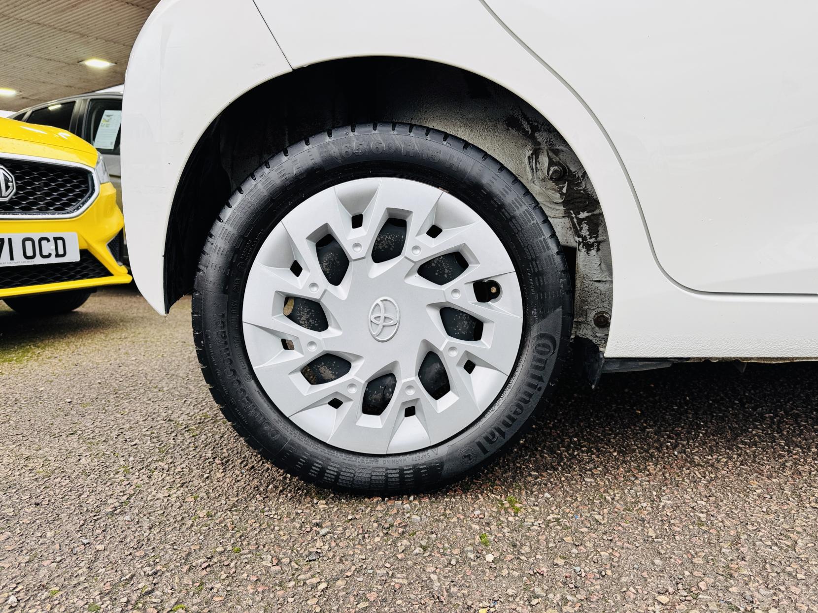 Toyota AYGO 1.0 VVT-i x-play Hatchback 5dr Petrol Manual Euro 6 (71 ps)