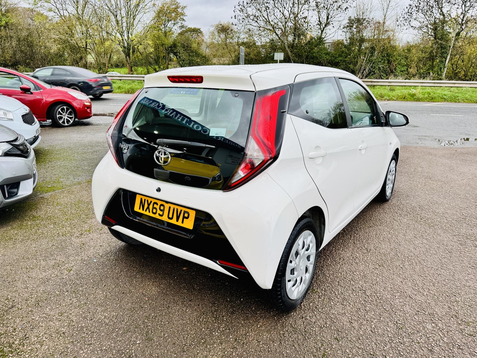 Toyota AYGO 1.0 VVT-i x-play Hatchback 5dr Petrol Manual Euro 6 (71 ps)