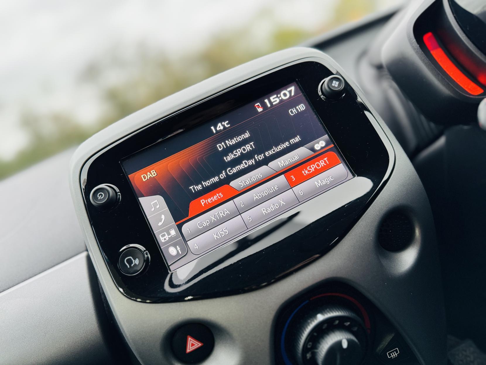 Toyota AYGO 1.0 VVT-i x-play Hatchback 5dr Petrol Manual Euro 6 (71 ps)