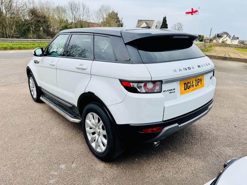 Land Rover Range Rover Evoque 2.2 eD4 Pure SUV 5dr Diesel Manual FWD Euro 5 (s/s) (150 ps)
