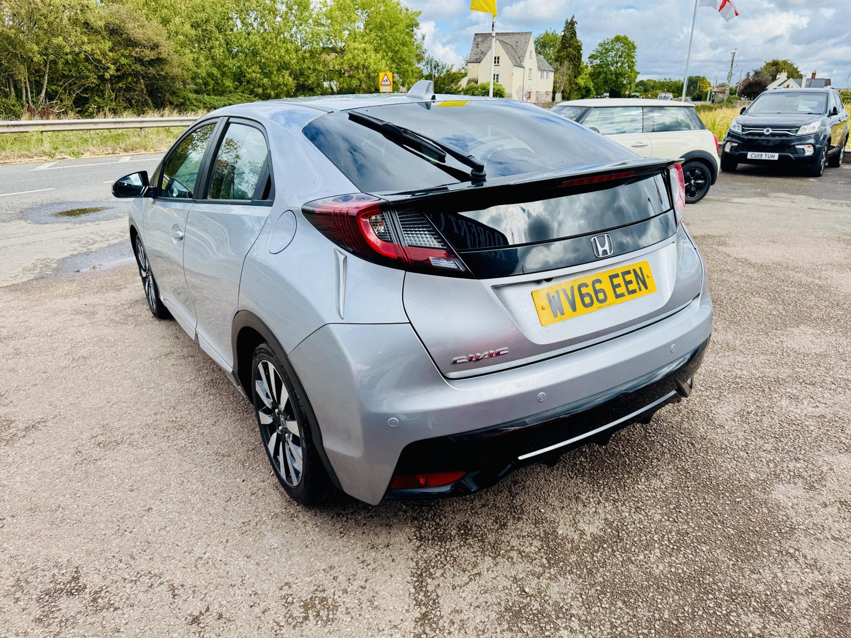 Honda Civic 1.8 i-VTEC SE Plus (Navi) Hatchback 5dr Petrol Manual Euro 6 (s/s) (142 ps)