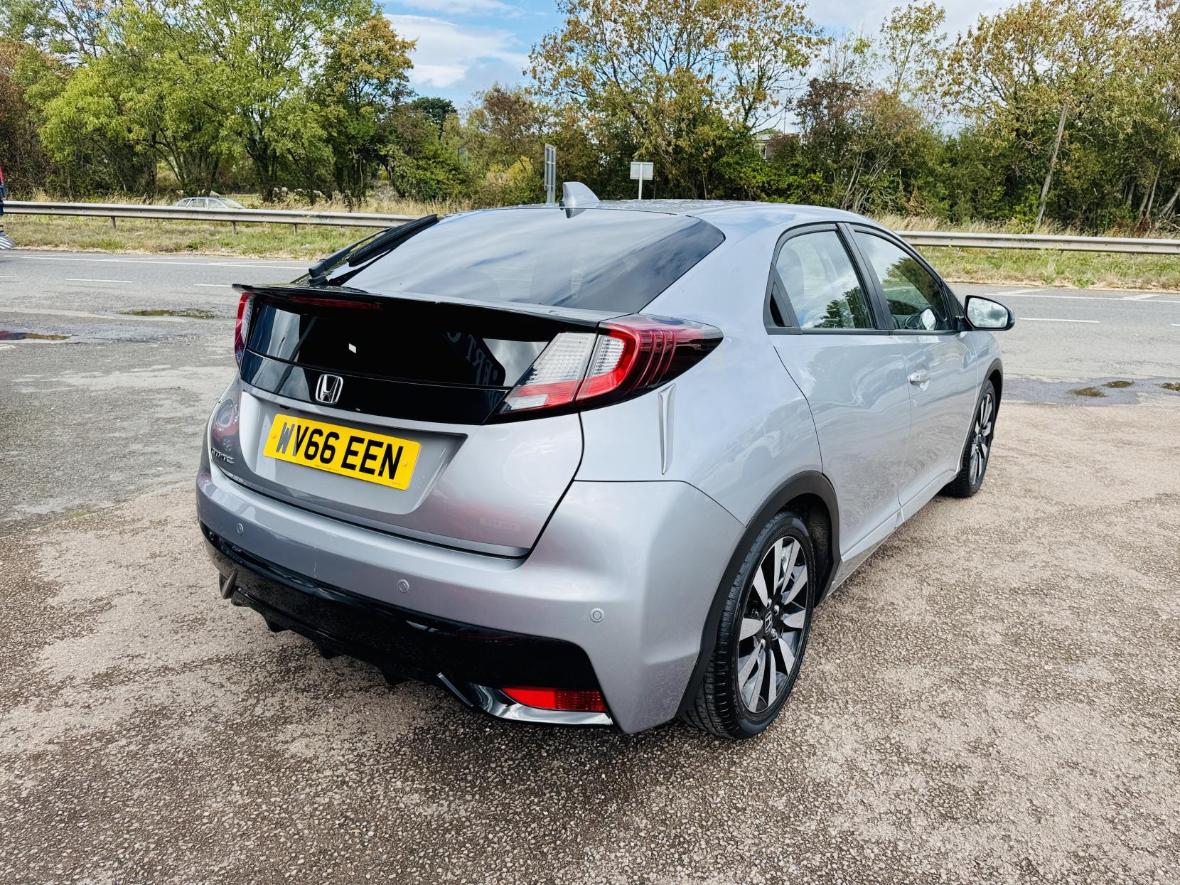 Honda Civic 1.8 i-VTEC SE Plus (Navi) Hatchback 5dr Petrol Manual Euro 6 (s/s) (142 ps)