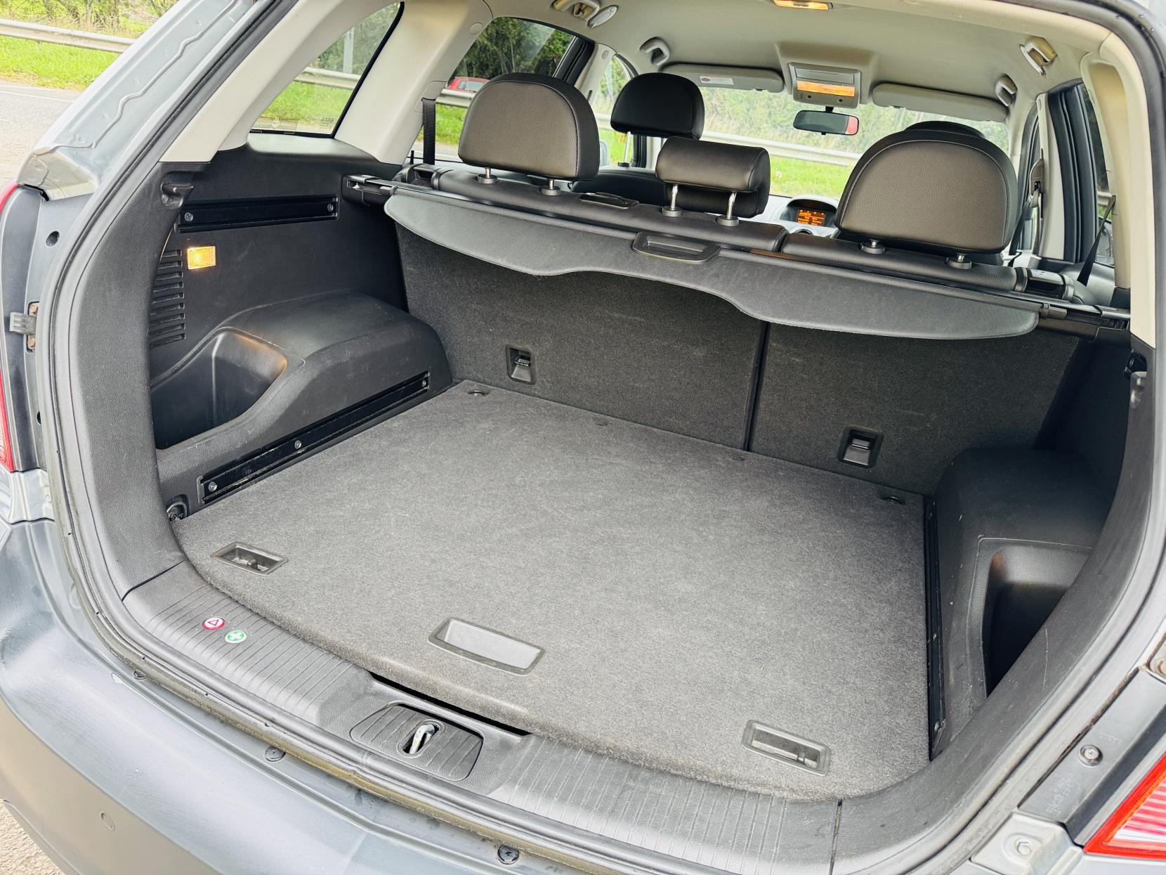 Vauxhall Antara 2.2 CDTi Exclusiv SUV 5dr Diesel Manual 4WD Euro 5 (s/s) (163 ps)