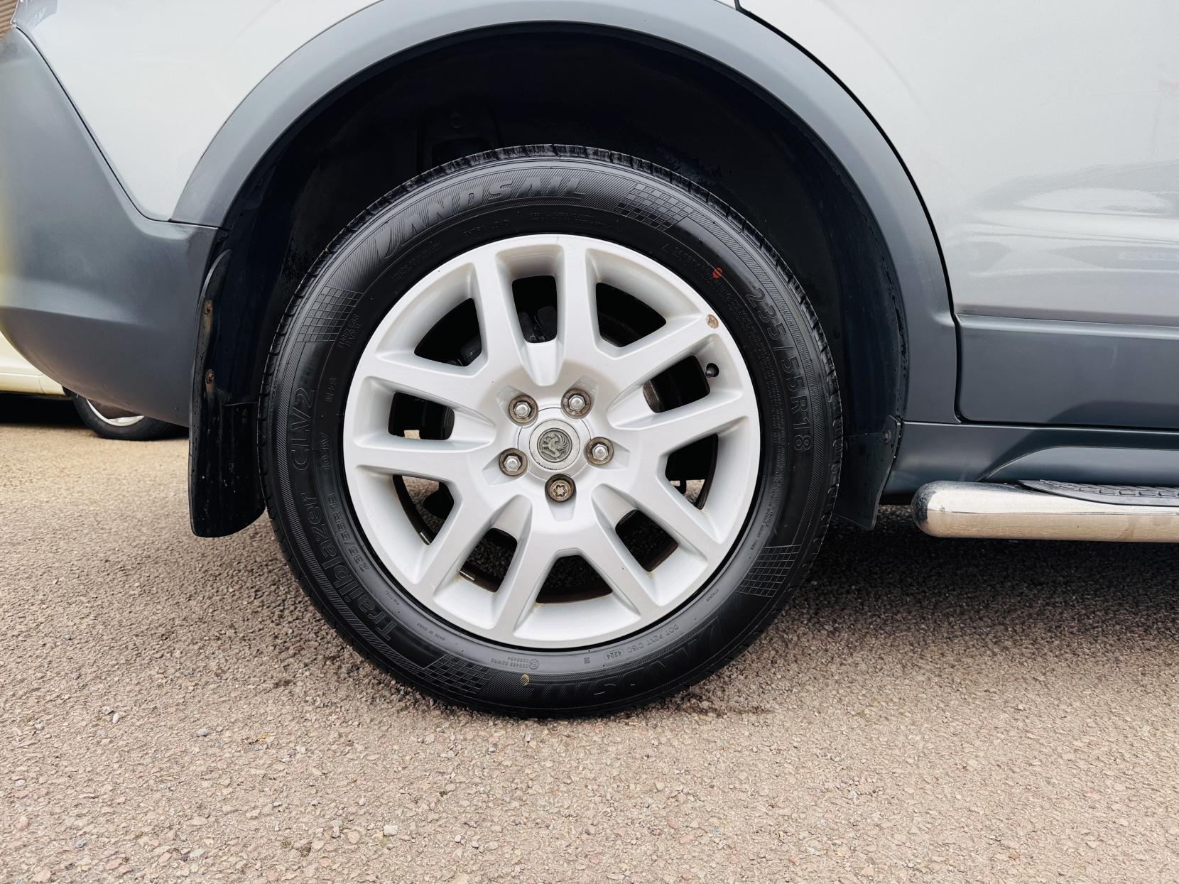 Vauxhall Antara 2.2 CDTi Exclusiv SUV 5dr Diesel Manual 4WD Euro 5 (s/s) (163 ps)