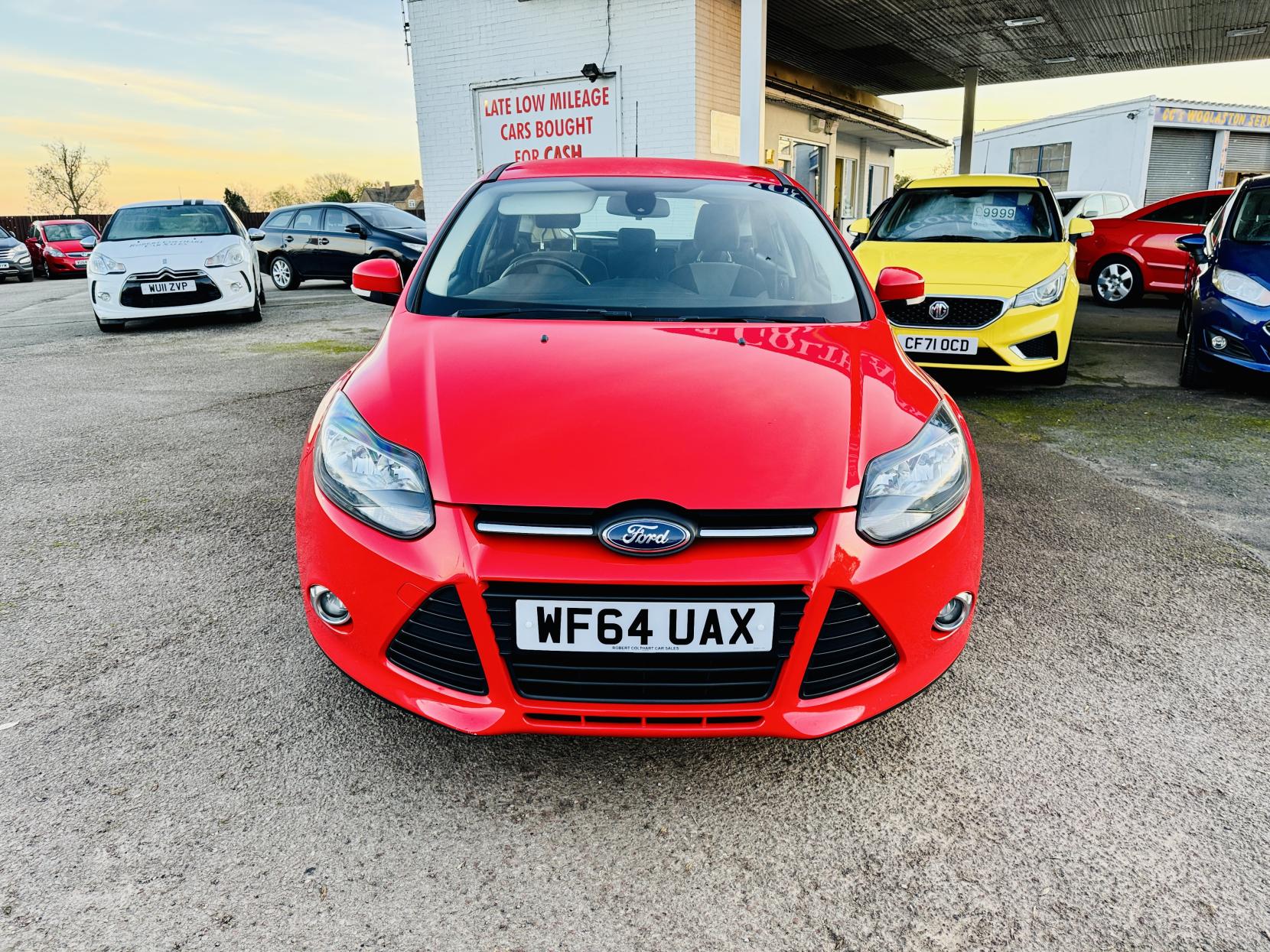 Ford Focus 1.6 Zetec Hatchback 5dr Petrol Powershift Euro 5 (125 ps)