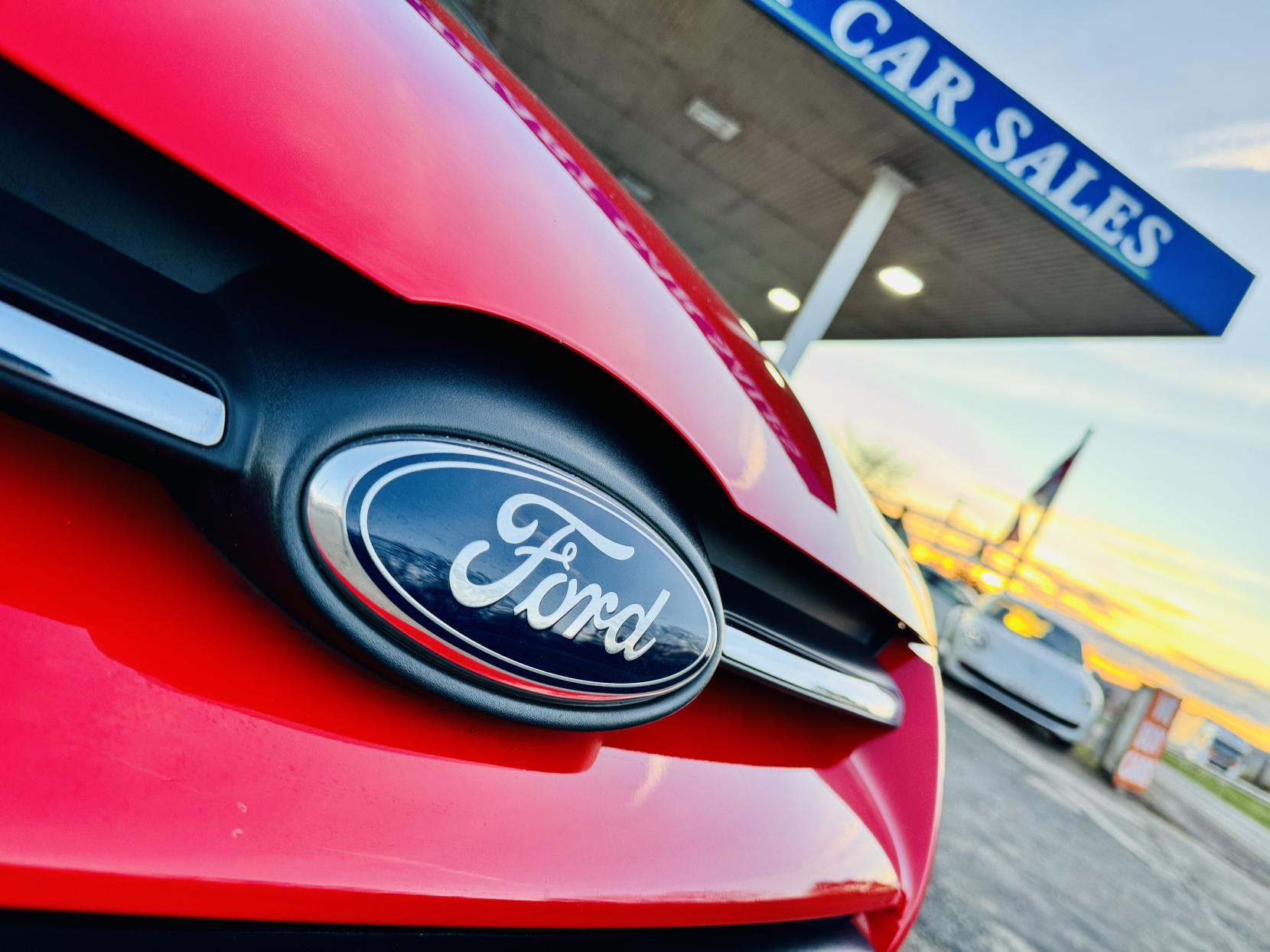 Ford Focus 1.6 Zetec Hatchback 5dr Petrol Powershift Euro 5 (125 ps)