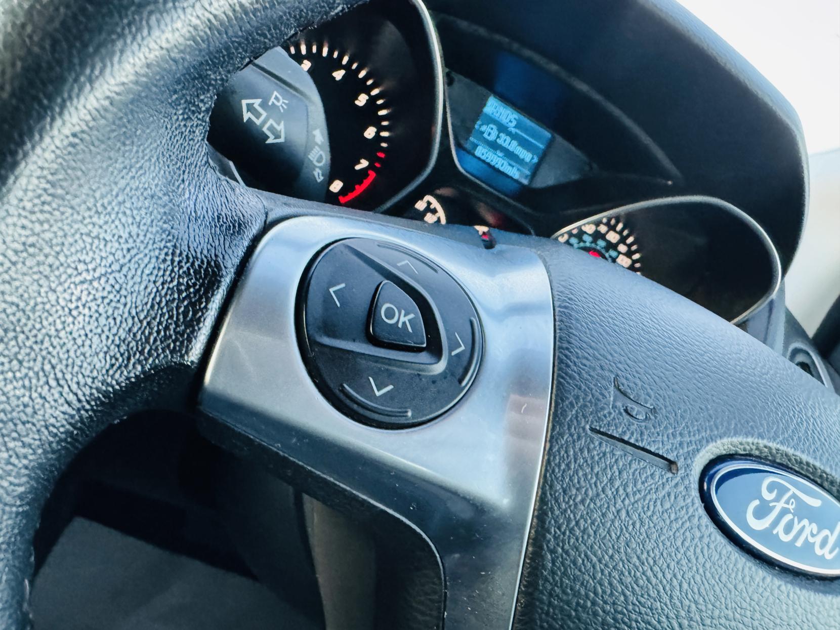 Ford Focus 1.6 Zetec Hatchback 5dr Petrol Powershift Euro 5 (125 ps)