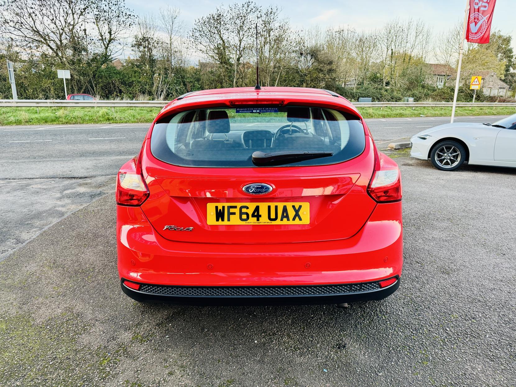 Ford Focus 1.6 Zetec Hatchback 5dr Petrol Powershift Euro 5 (125 ps)