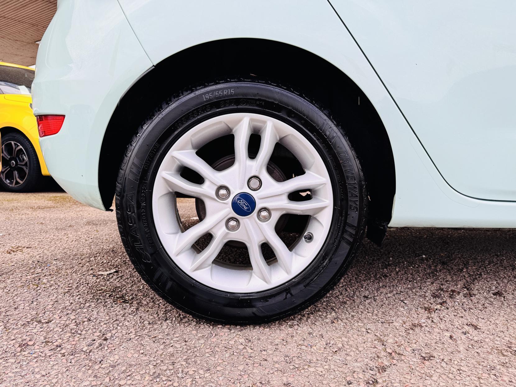 Ford Fiesta 1.0T EcoBoost Zetec Hatchback 5dr Petrol Manual Euro 6 (s/s) (100 ps)