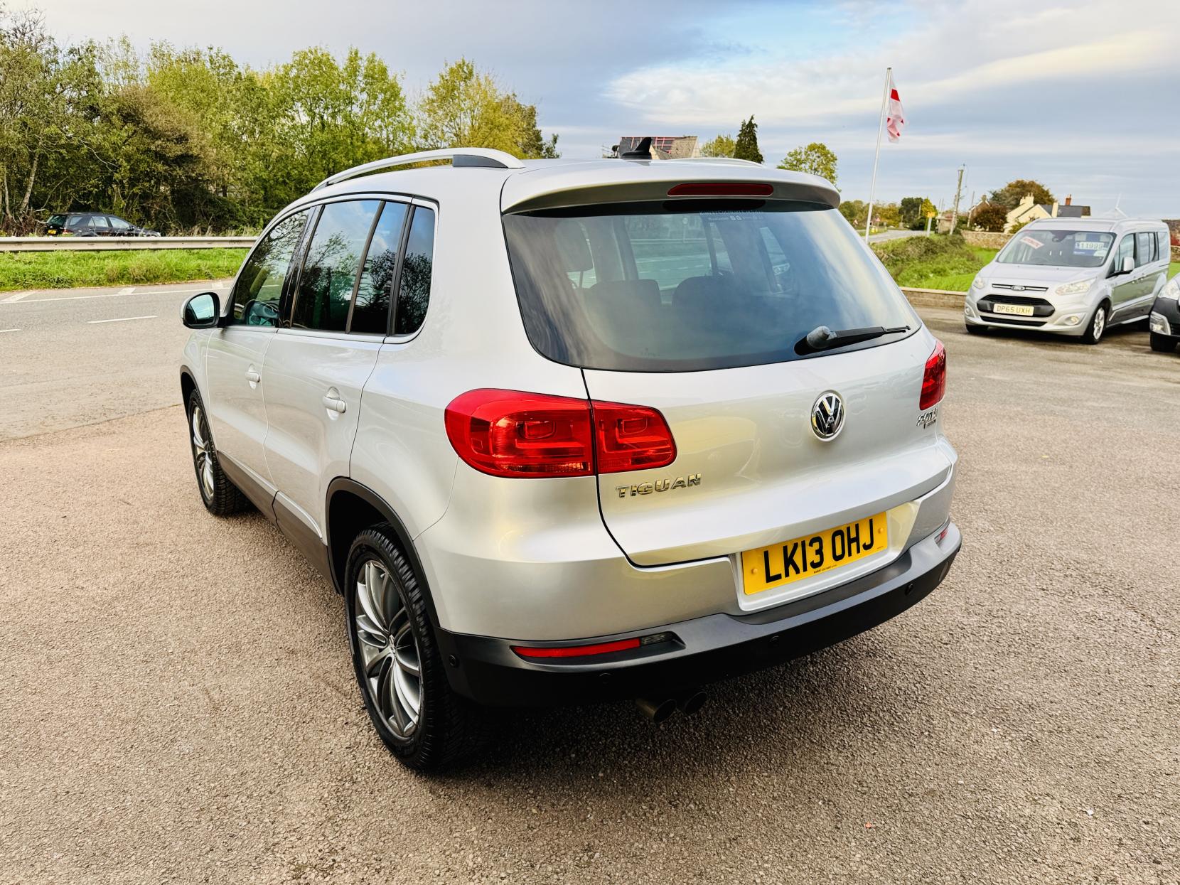 Volkswagen Tiguan 2.0 TDI BlueMotion Tech SE SUV 5dr Diesel DSG 4WD Euro 5 (s/s) (140 ps)