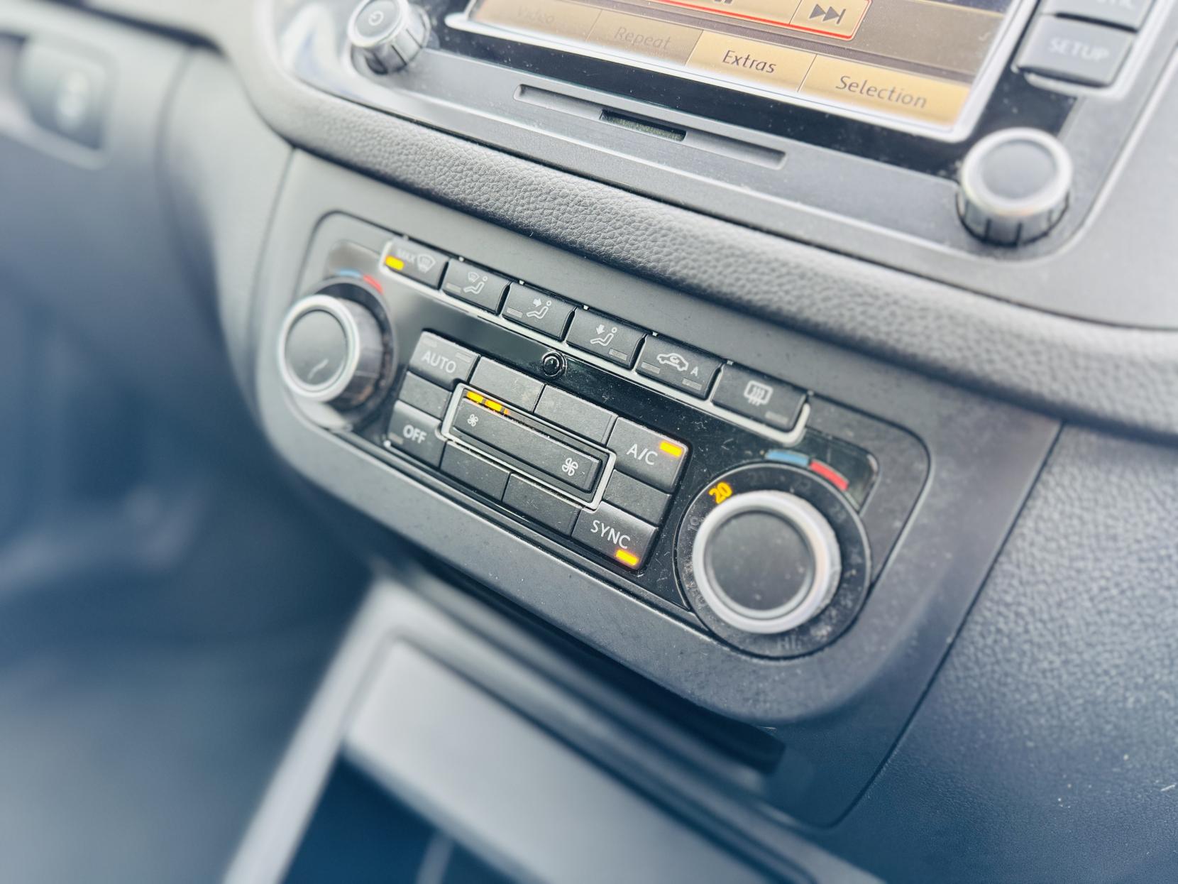 Volkswagen Tiguan 2.0 TDI BlueMotion Tech SE SUV 5dr Diesel DSG 4WD Euro 5 (s/s) (140 ps)