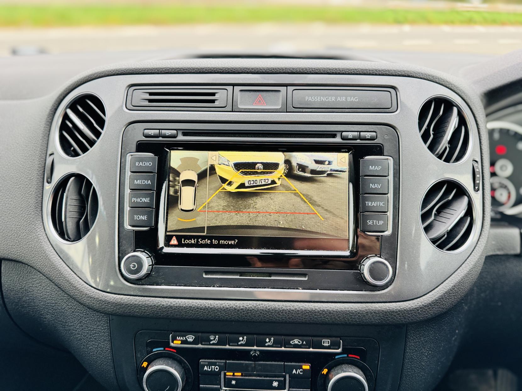 Volkswagen Tiguan 2.0 TDI BlueMotion Tech SE SUV 5dr Diesel DSG 4WD Euro 5 (s/s) (140 ps)