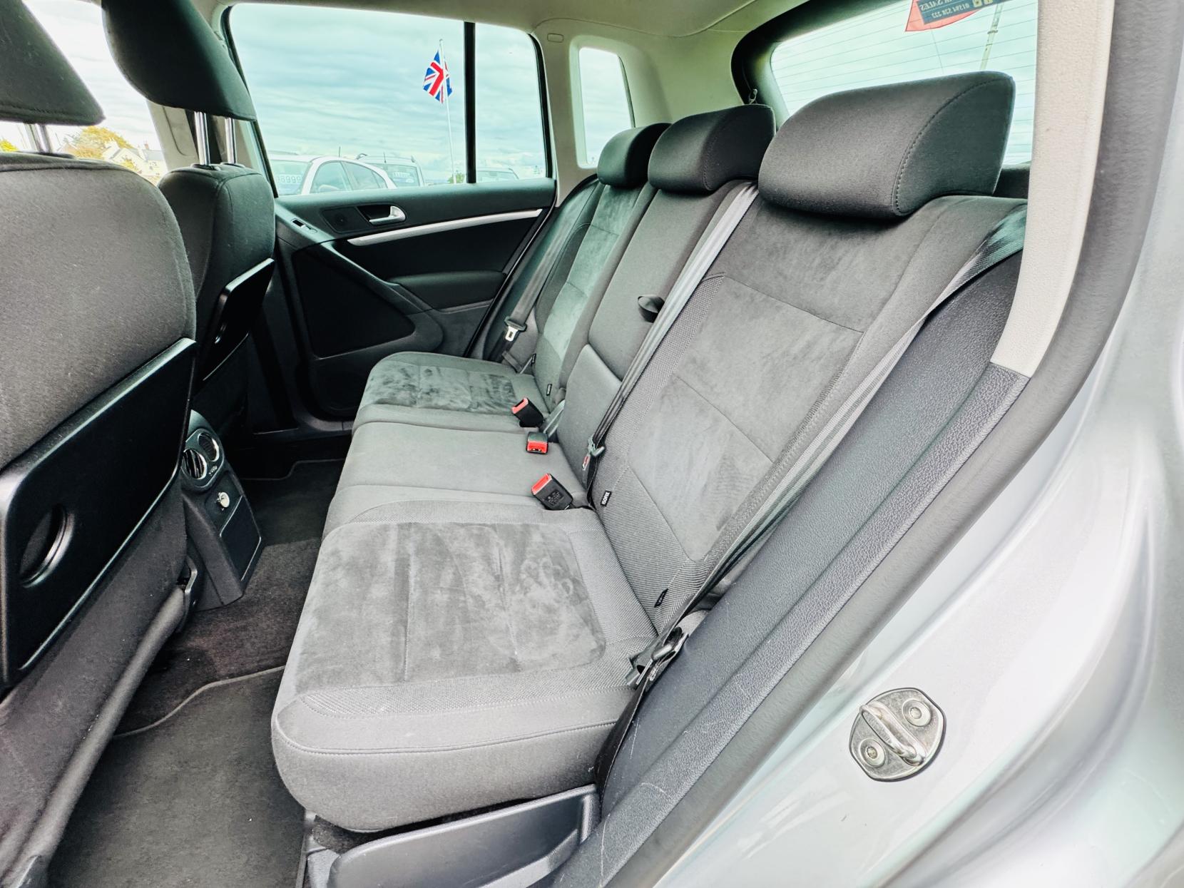 Volkswagen Tiguan 2.0 TDI BlueMotion Tech SE SUV 5dr Diesel DSG 4WD Euro 5 (s/s) (140 ps)