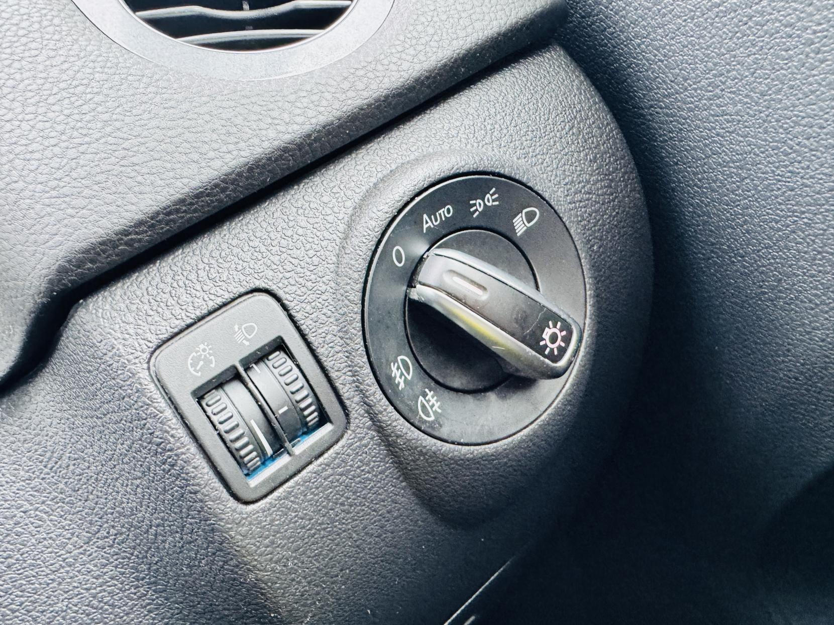 Volkswagen Tiguan 2.0 TDI BlueMotion Tech SE SUV 5dr Diesel DSG 4WD Euro 5 (s/s) (140 ps)