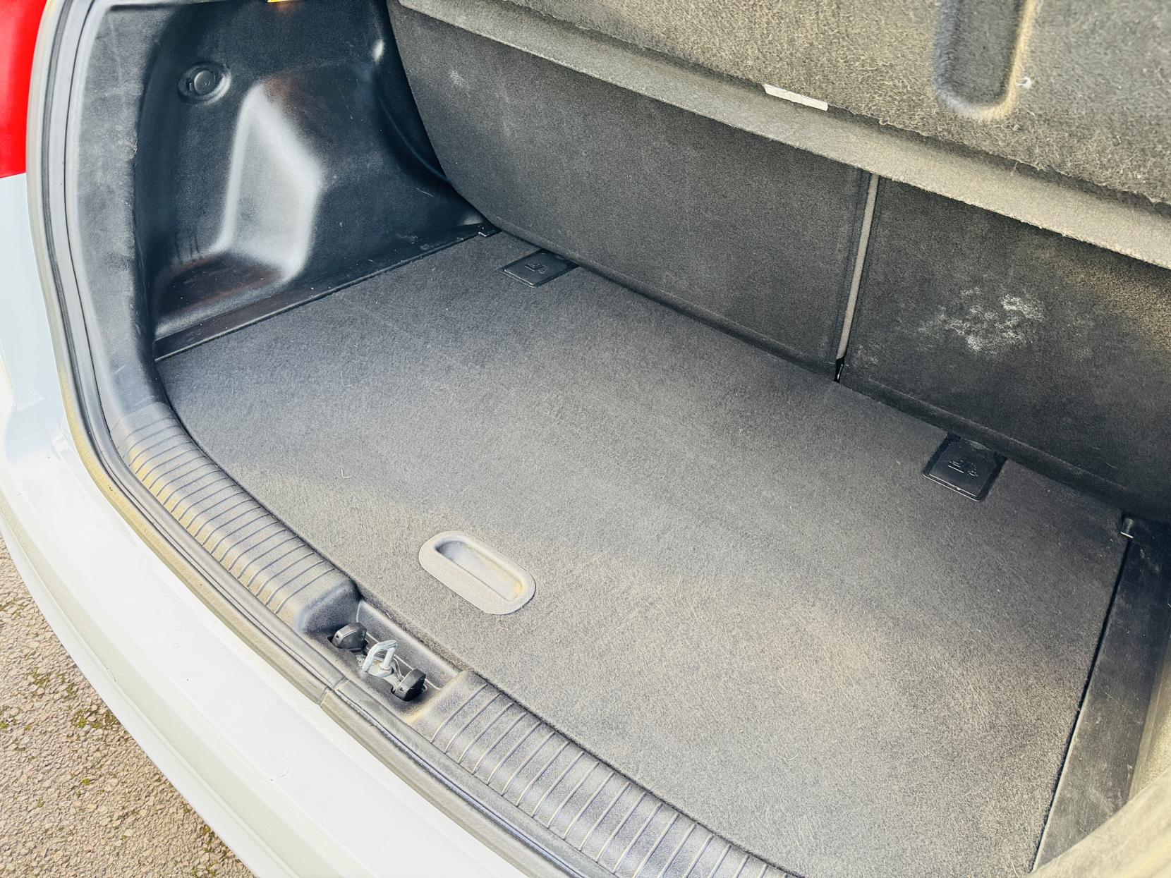 Kia Venga 1.4 SR7 MPV 5dr Petrol Manual Euro 6 (s/s) (89 bhp)