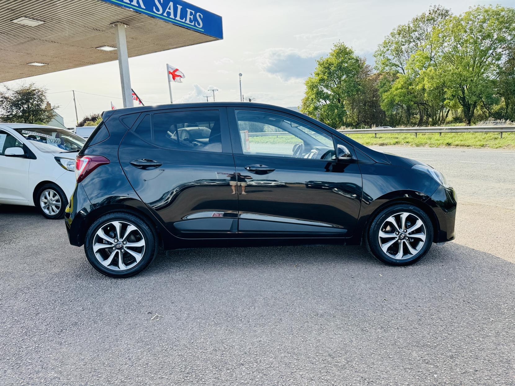 Hyundai i10 1.2 Premium SE Hatchback 5dr Petrol Auto Euro 6 (87 ps)