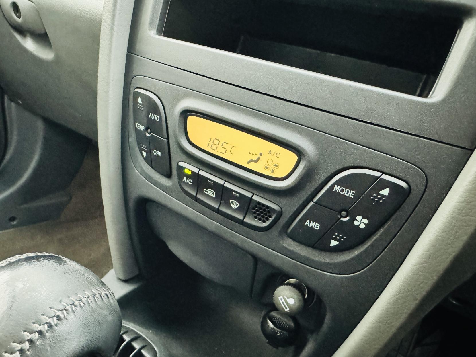 Hyundai Santa Fe 2.7 V6 CDX SUV 5dr Petrol Automatic (274 g/km, 168 bhp)