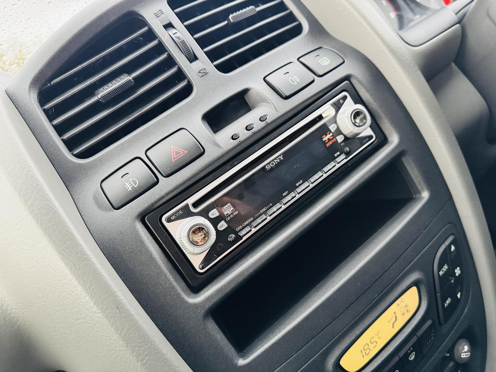 Hyundai Santa Fe 2.7 V6 CDX SUV 5dr Petrol Automatic (274 g/km, 168 bhp)