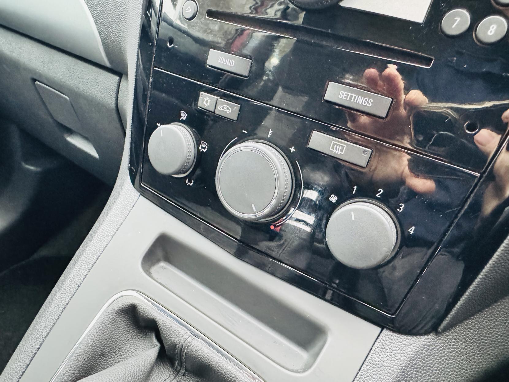 Vauxhall Zafira 1.8 16V Exclusiv MPV 5dr Petrol Manual Euro 5 (120 ps)