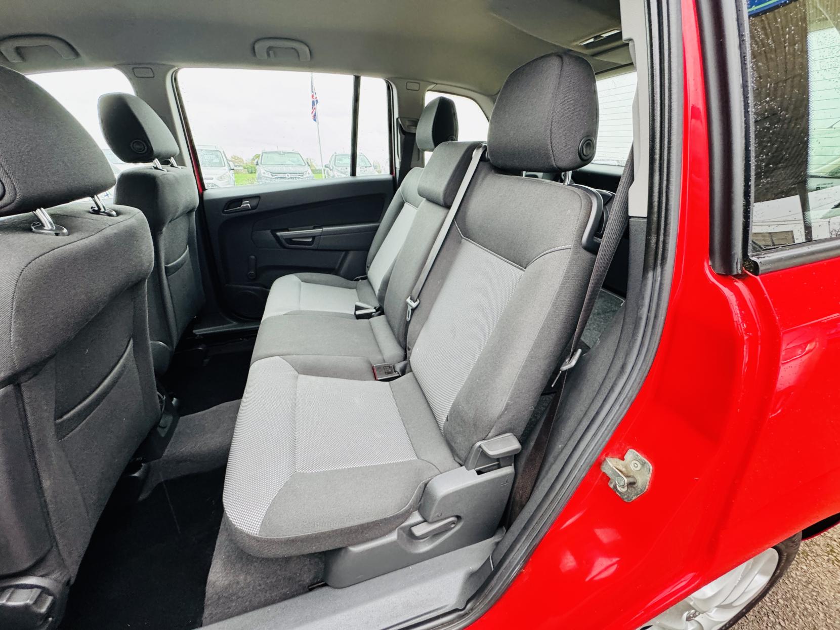 Vauxhall Zafira 1.8 16V Exclusiv MPV 5dr Petrol Manual Euro 5 (120 ps)